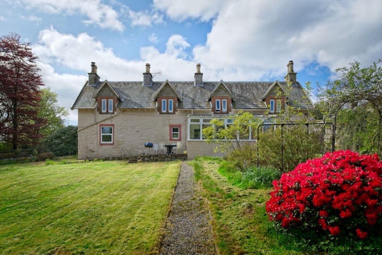 Abbeybank Lodge sleeps13 rural near beach, pub, mountain bike trails