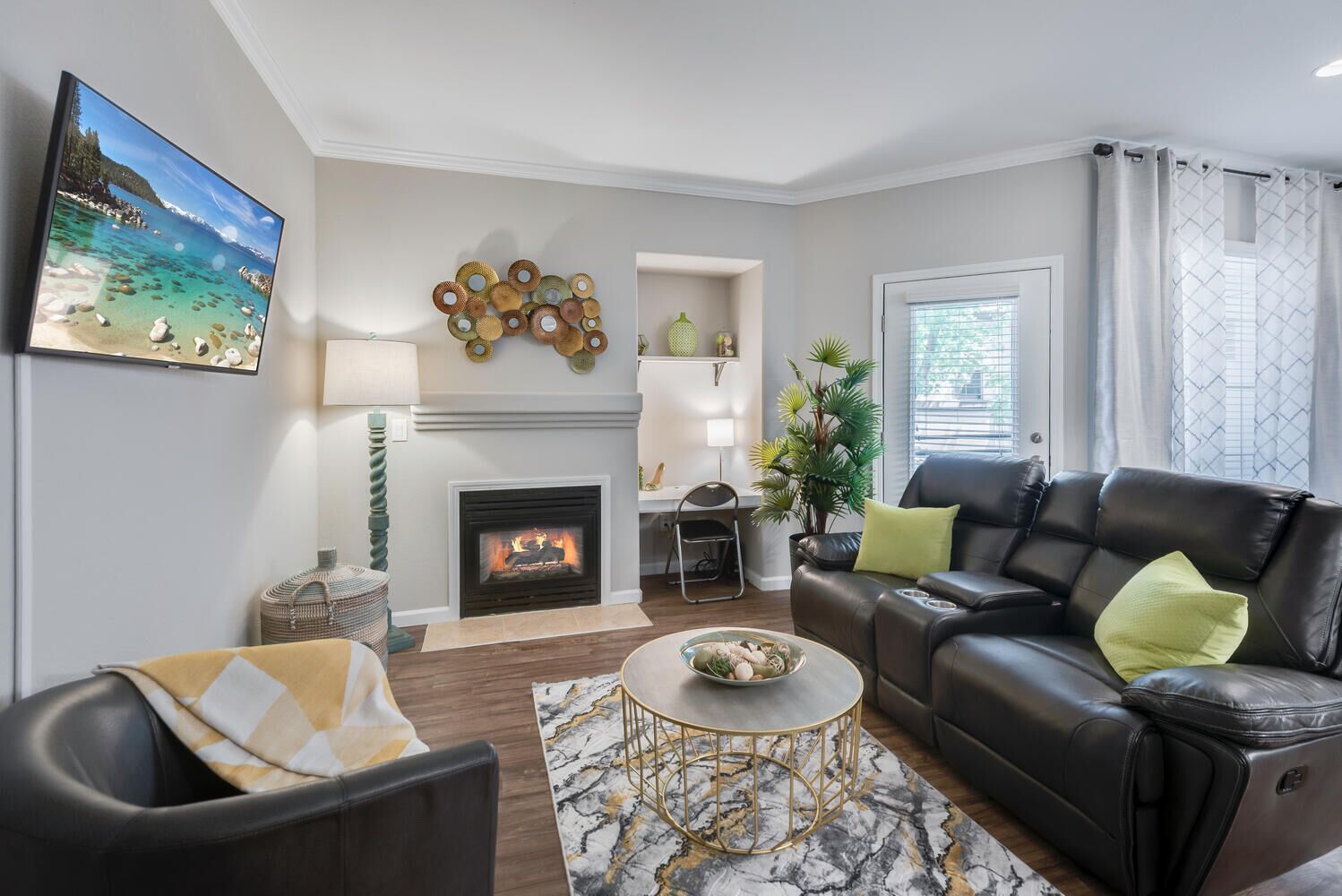 Lovely 1-bedroom Apartment With Pool and Garage.