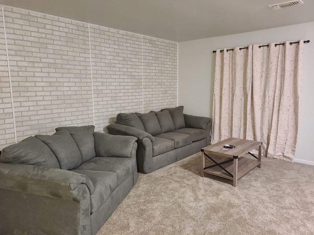 SwinHousing - Main Street Suite, Sleeps 8