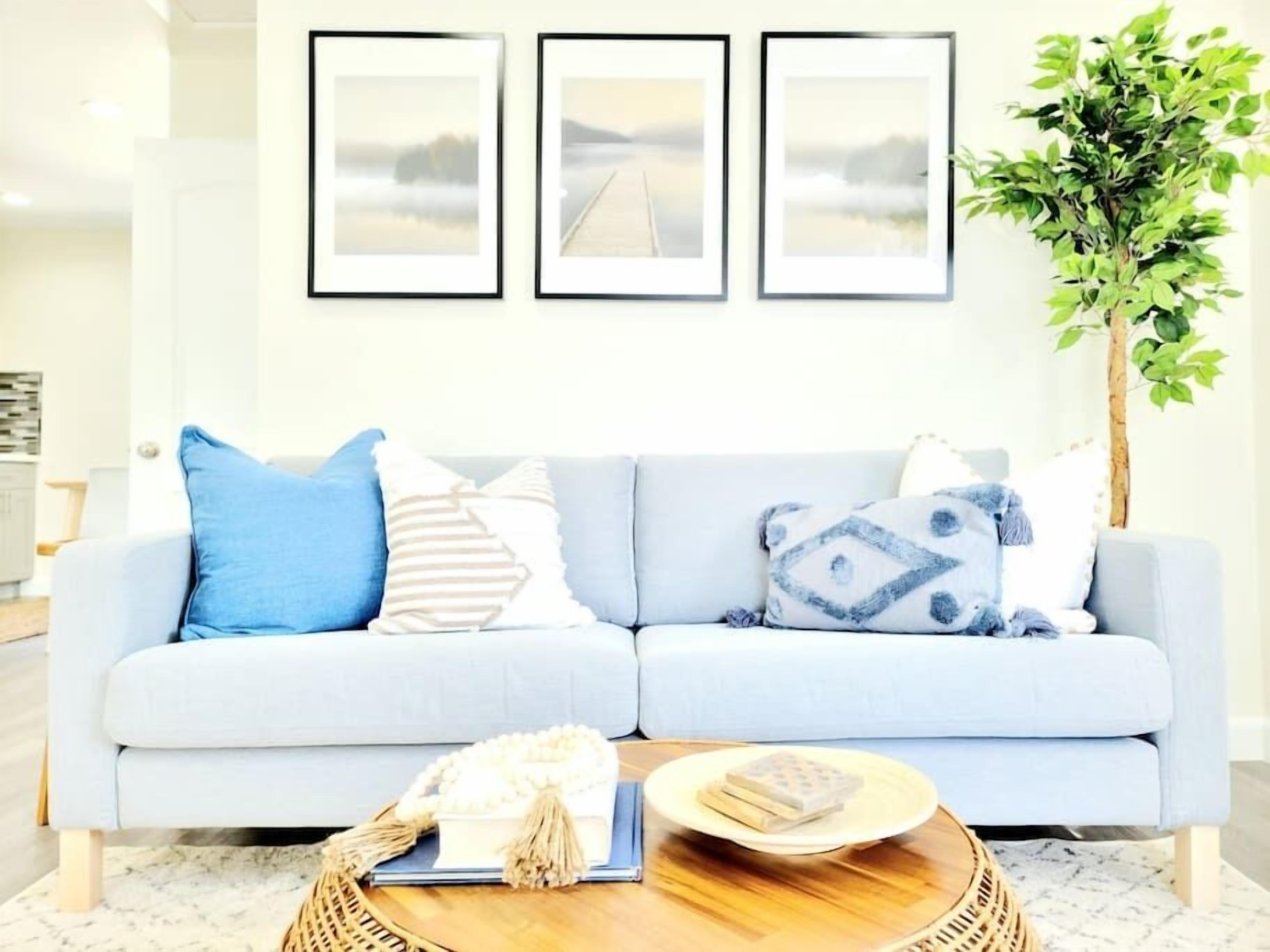 1 Bedroom King Bed | Free Parking |Steps to Ocean