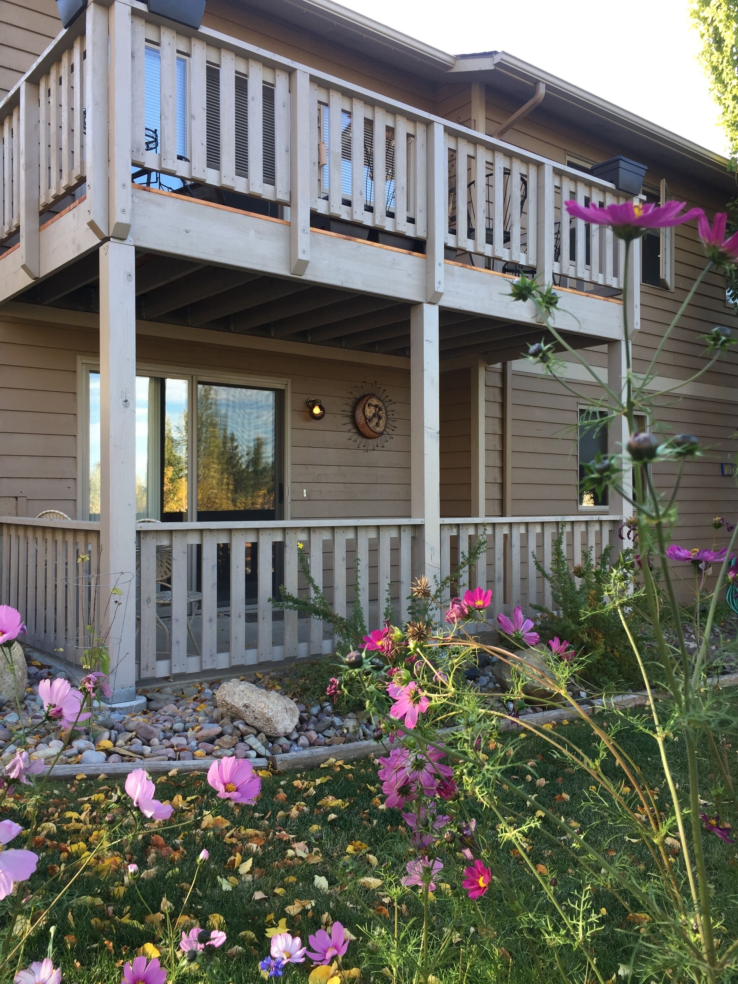 Quiet place close to downtown/Capitol with trails nearby--charming neighborhood