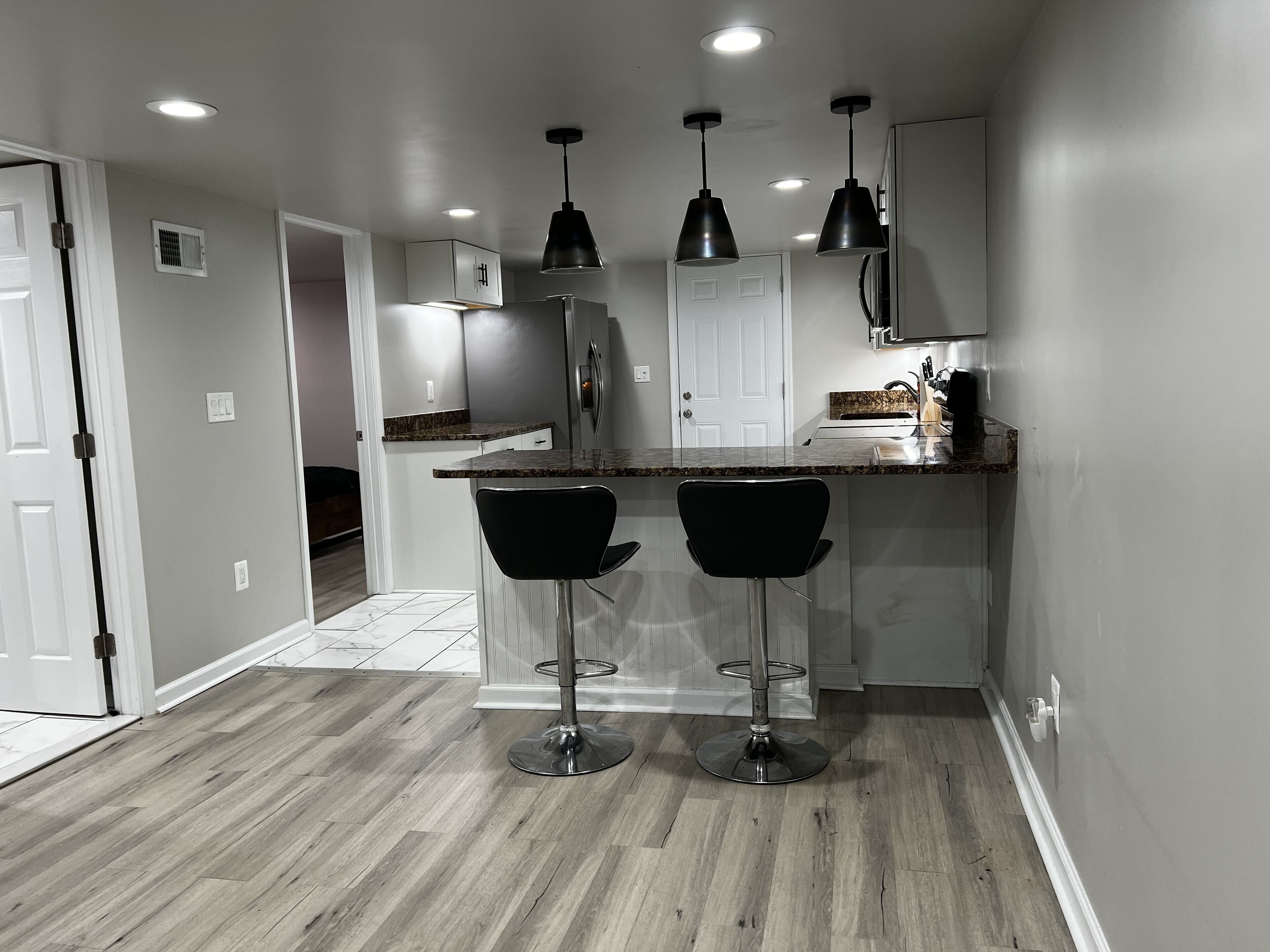 Cozy 2 bedroom apartment w/ free parking
