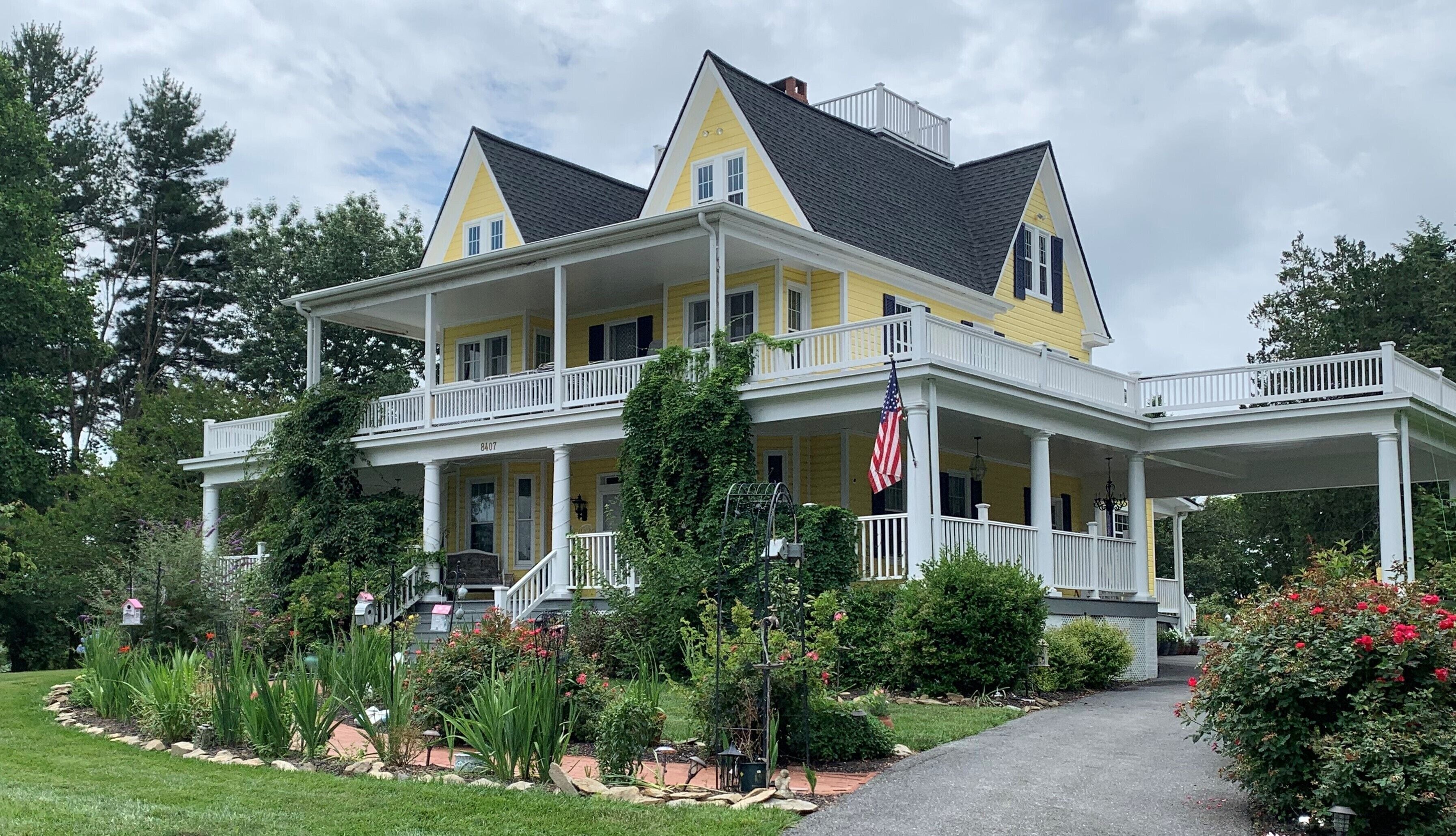Quiet Central, Historic Farmhouse, Bed & Breakfast Suite - Suite 1 (NEW!)