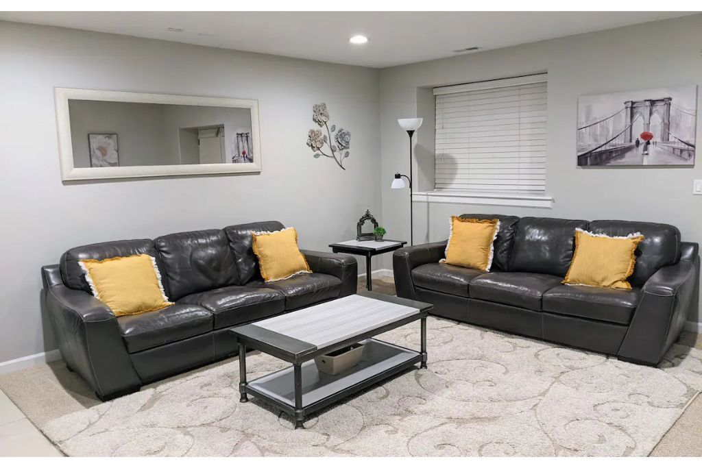 Spacious 3-Bedroom Apartment. Huge TVs, Comfy beds