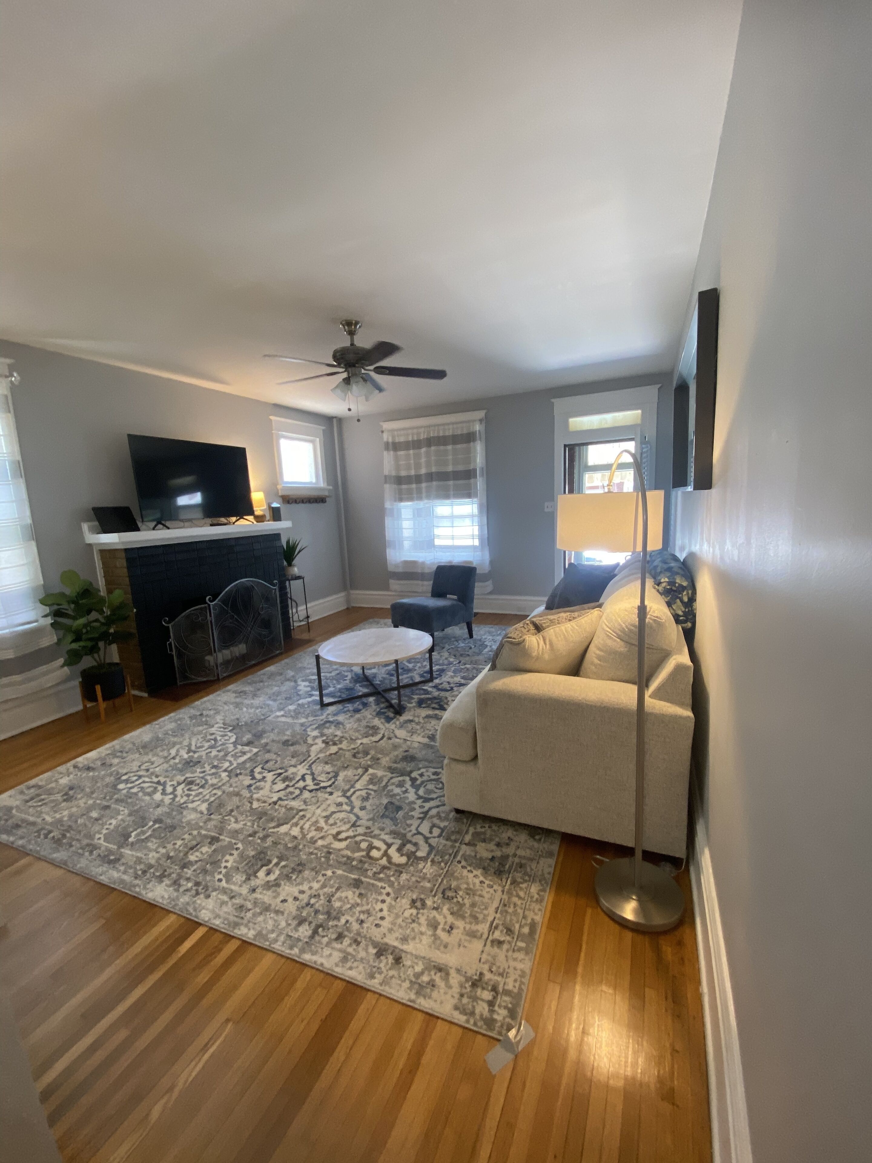 Gorgeous, ,1st floor, well appointed, 1bedroom, fully furnished; WiFi/Laundry