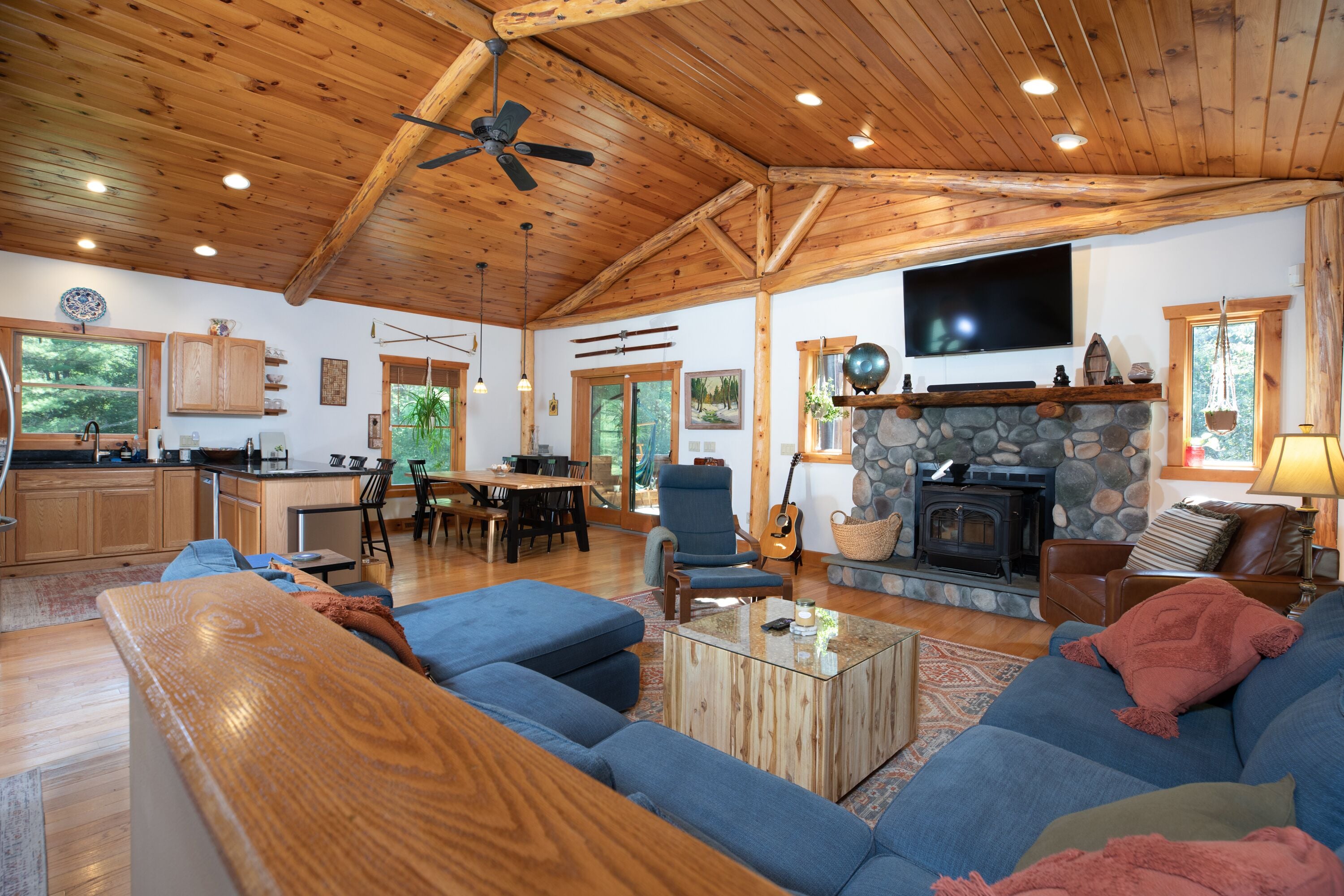 Modern Cabin w/ Hot Tub-Minutes to Lakes & Skiing