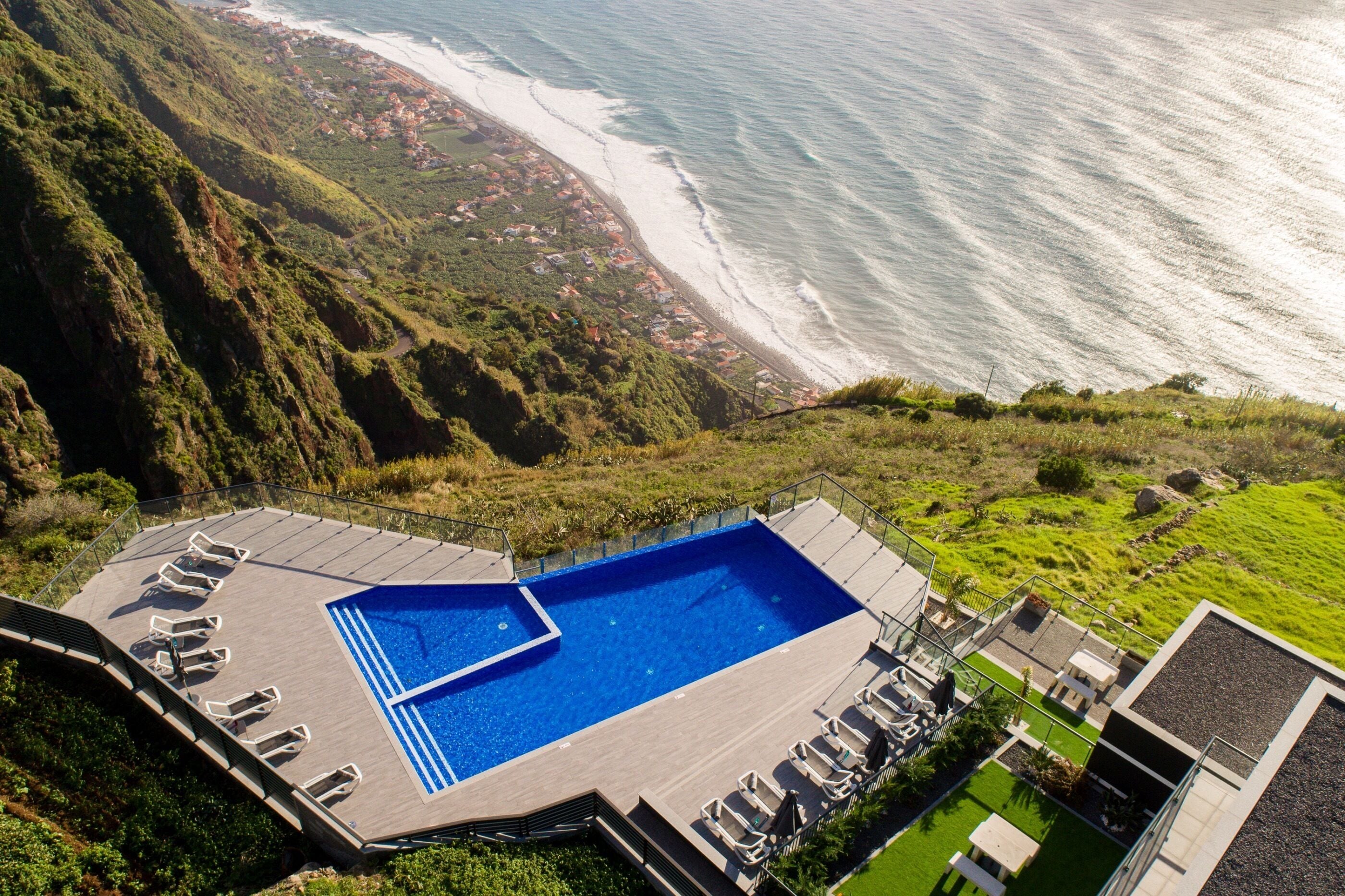 Modern villa, shared infinity pool | SunsetCliff 2