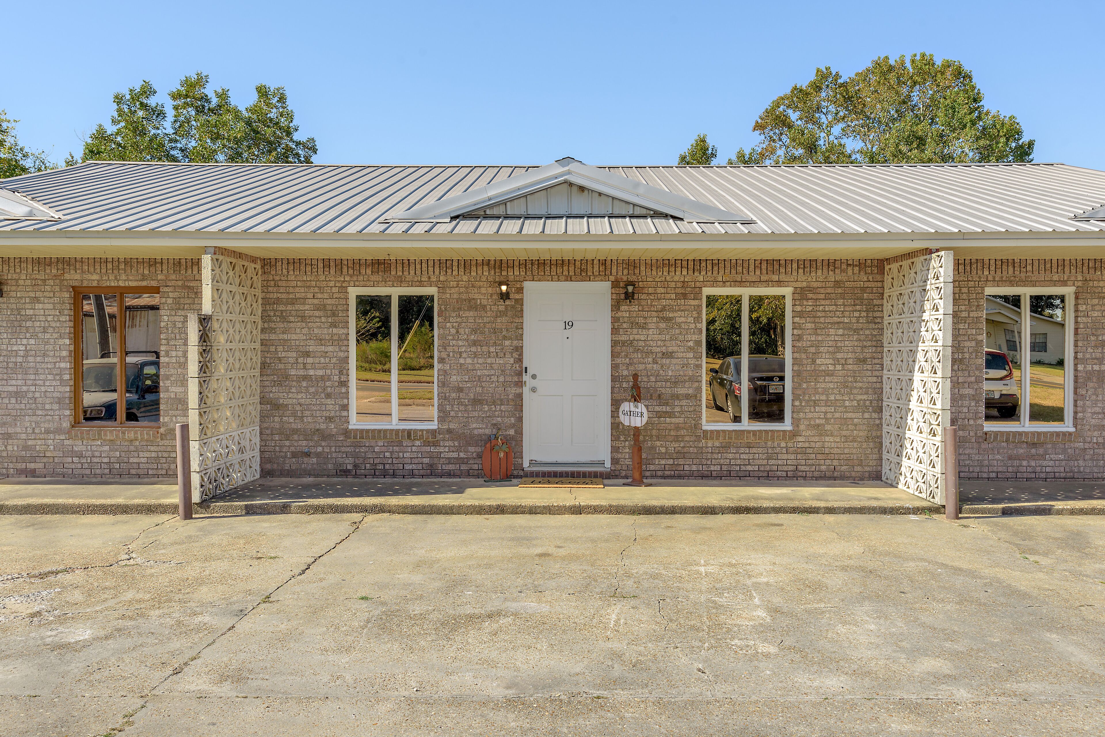 Green Acres Cozy Apartment