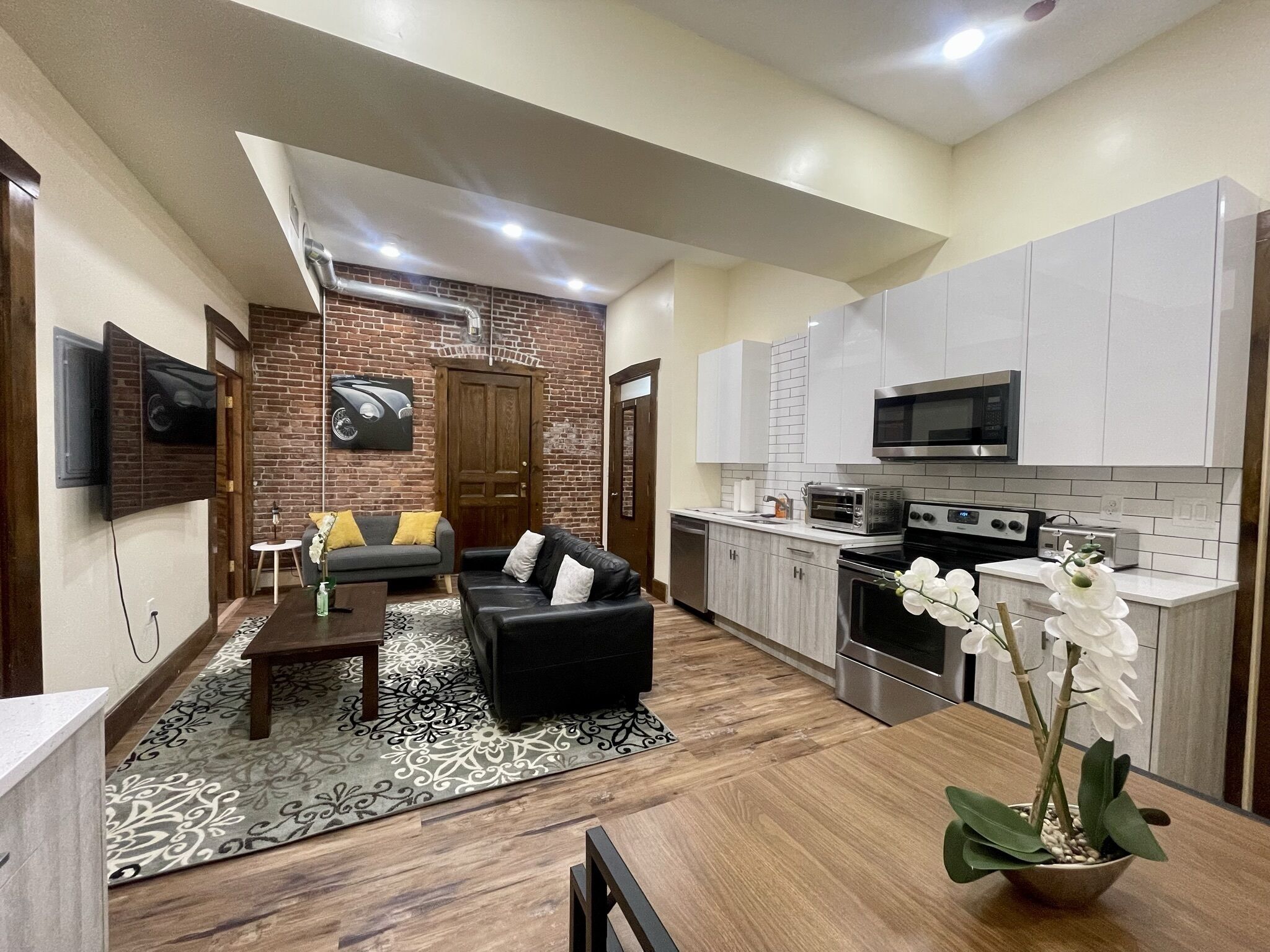6 TOTAL BEDROOMS 8 BEDS SLEEPS 16!