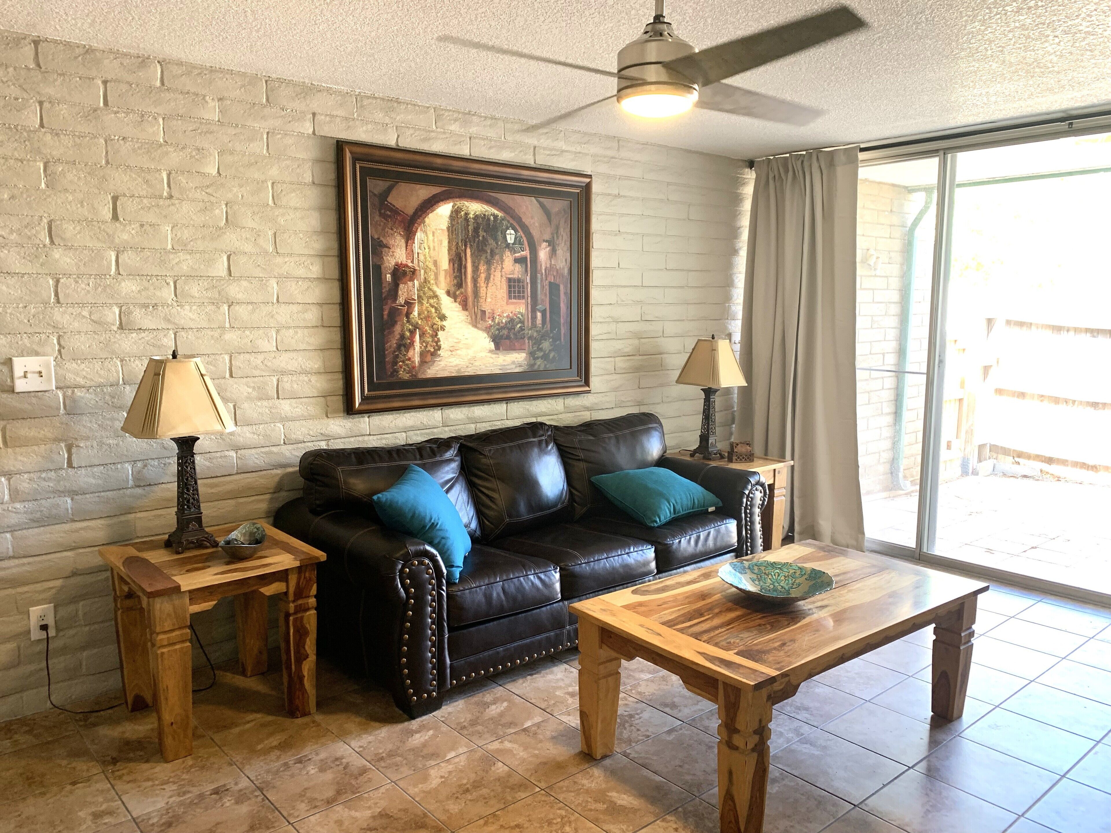Remodeled Condo across from the Pool!