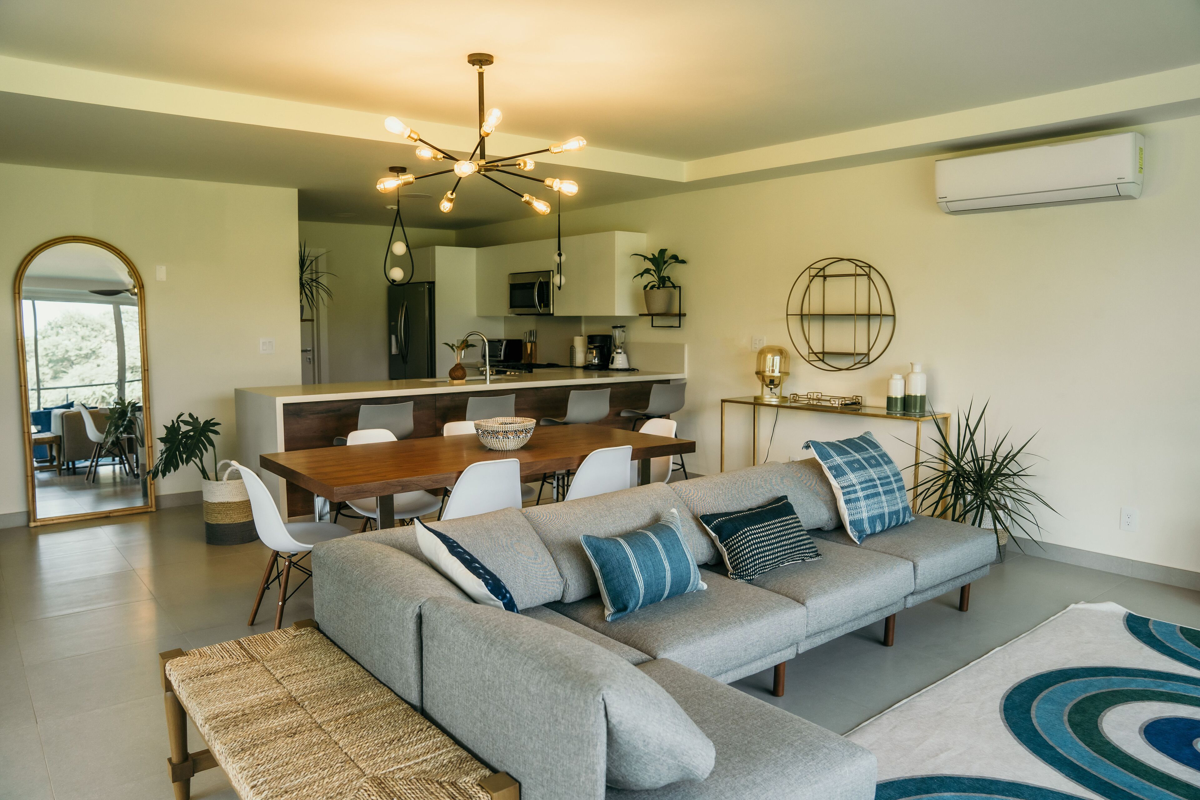 Three bedroom condo with beachfront access and high-end comfortable amenities