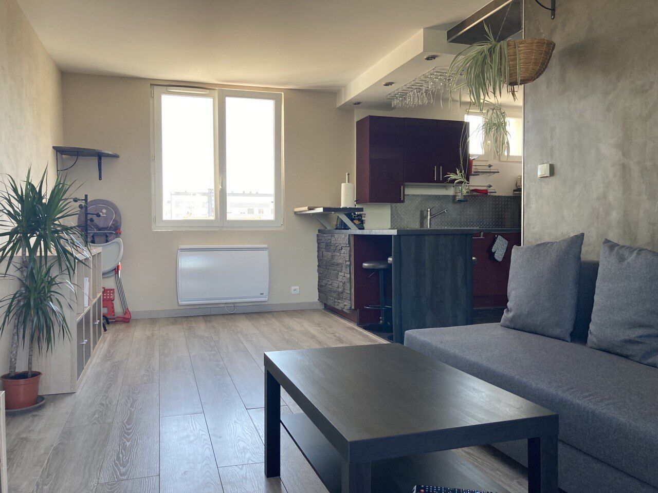 2 bedroom apartment close to all amenities