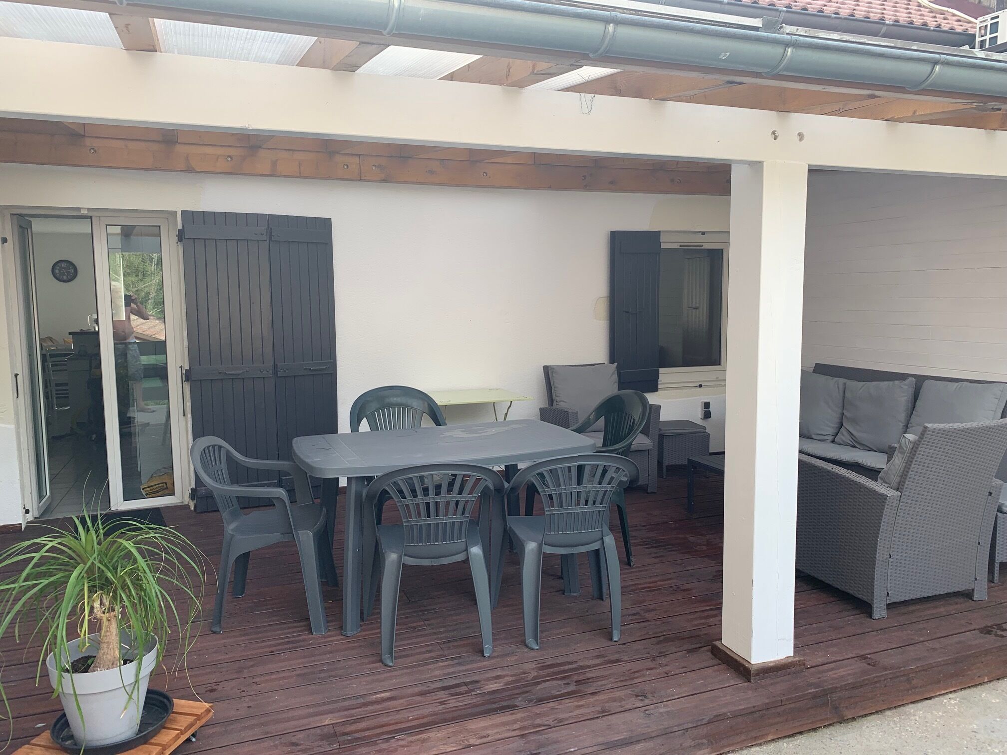 Entire T3 apartment of 67m2 with 32m2 terrace overlooking the garden, floor 1, 3 beds