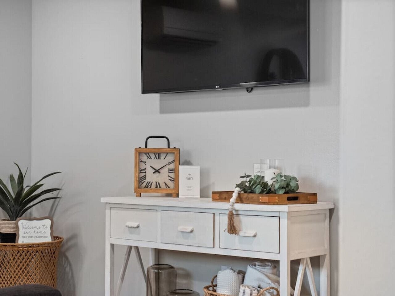 Update 2 bedroom apartment • Great Valley Location