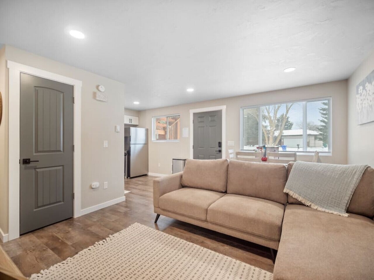 Lovely 2-bed APT with free parking on premises