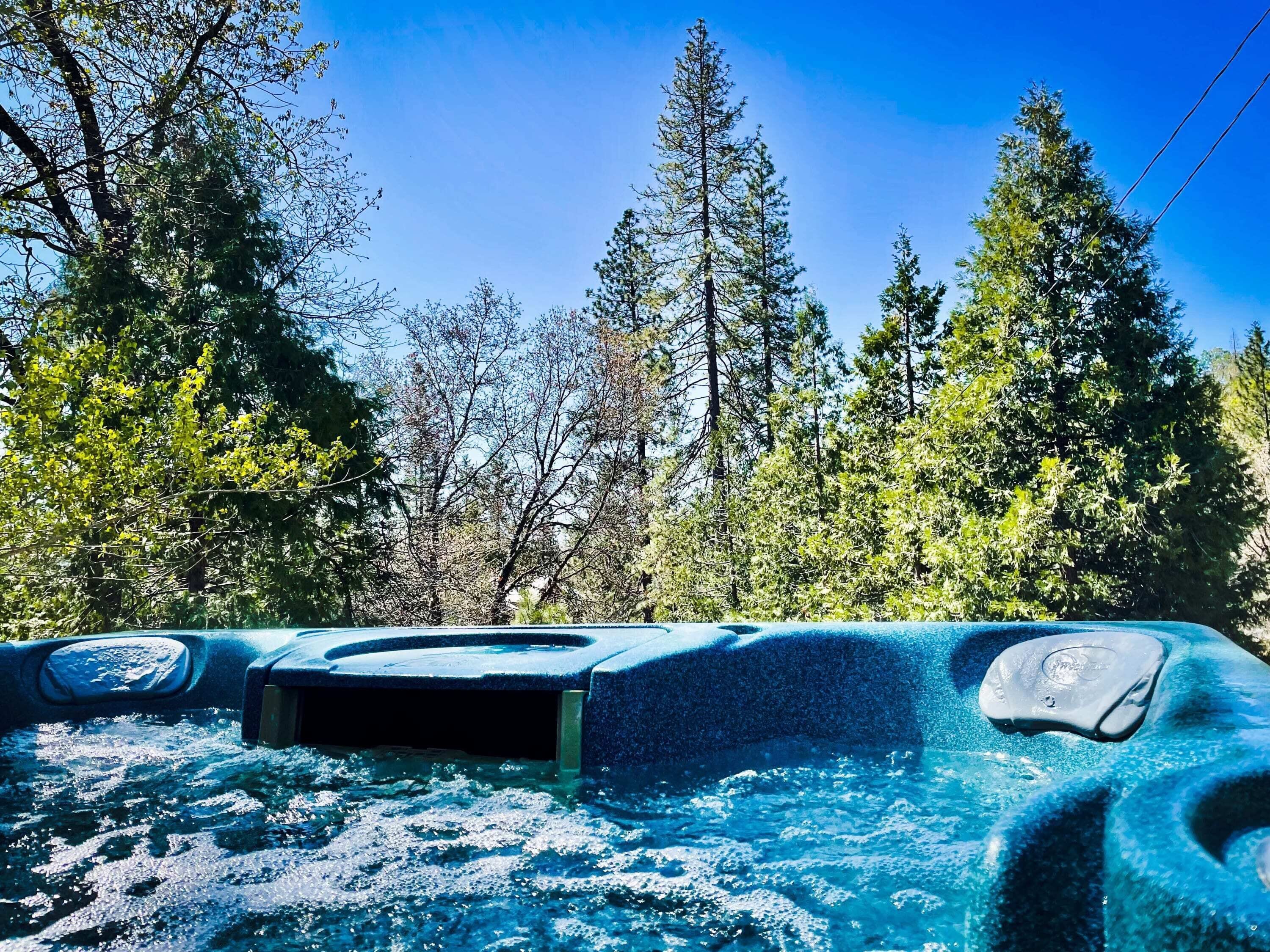Dog Friendly?Bigfoot Cabin/Hot Tub/Games/Sleeps 16