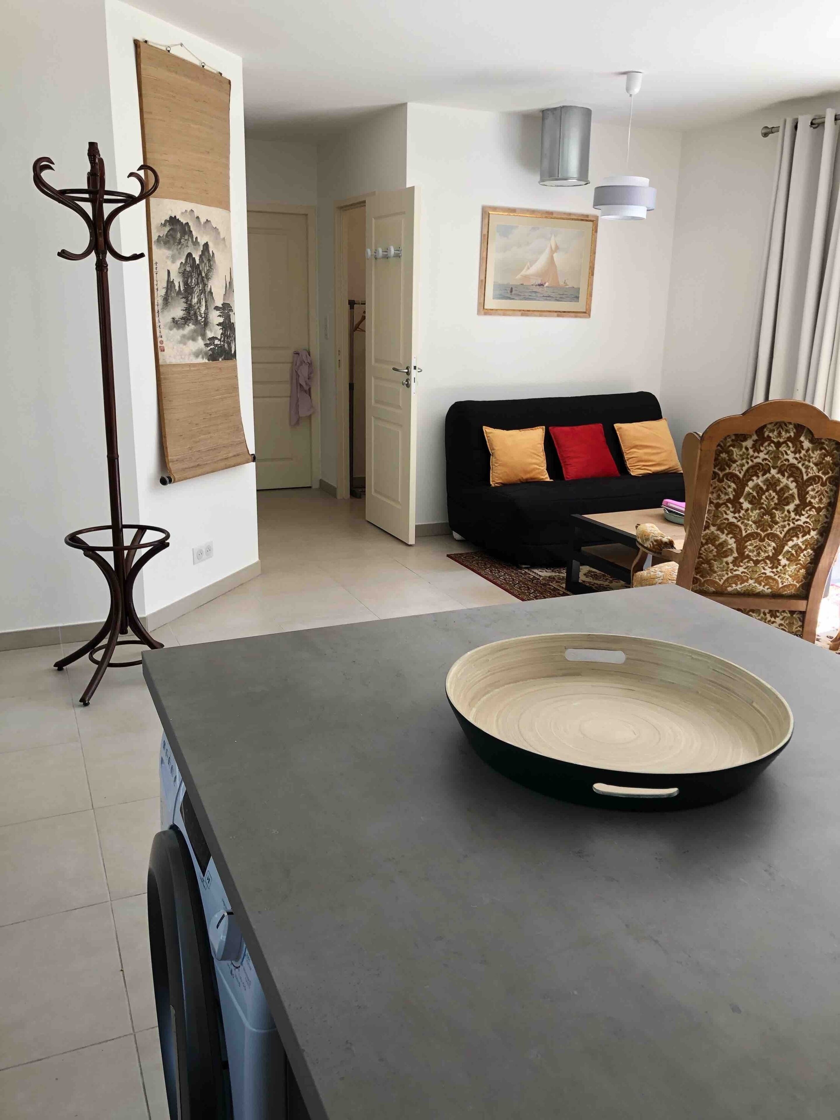 Garden level, Padma stay between Mousterians and Tibetans