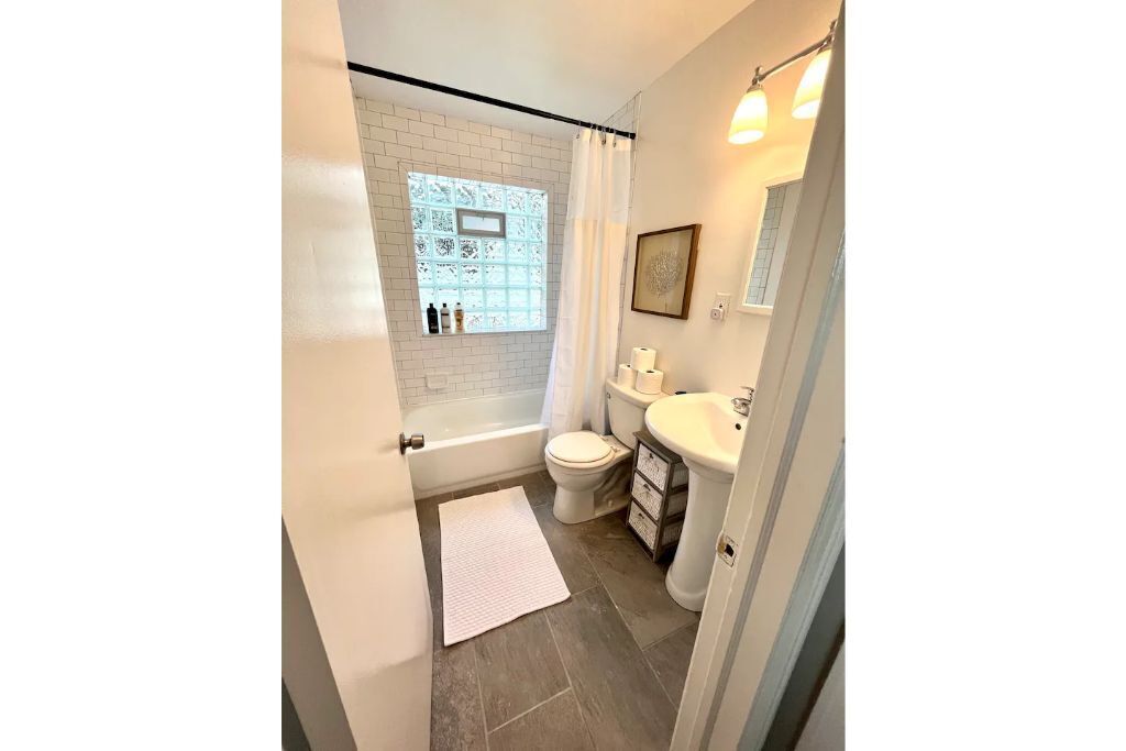 ⭑Cozy 1 Bedroom Apt ⭑ 5 min to Downtown RO ⭑