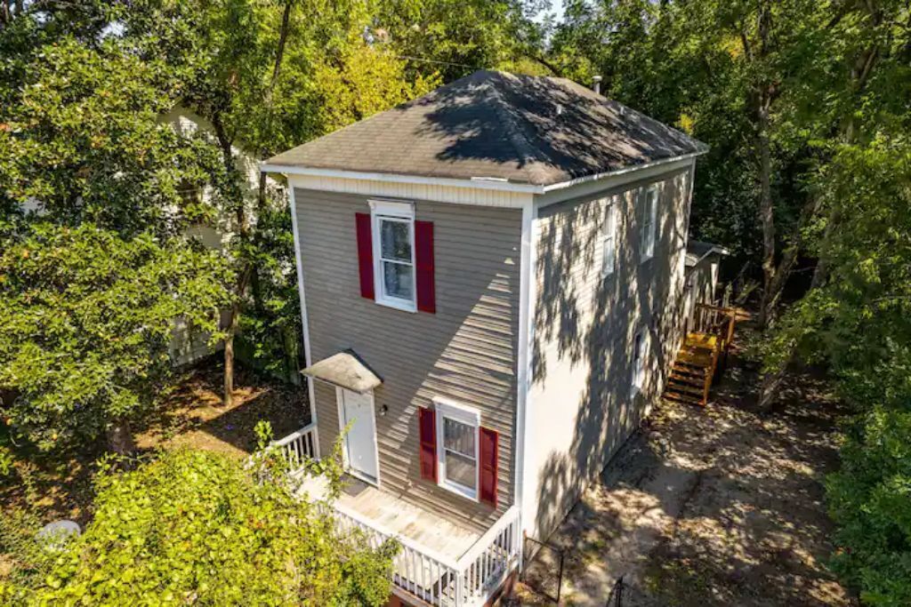Cola Duplex, Walking distance to Williams-Brice!
