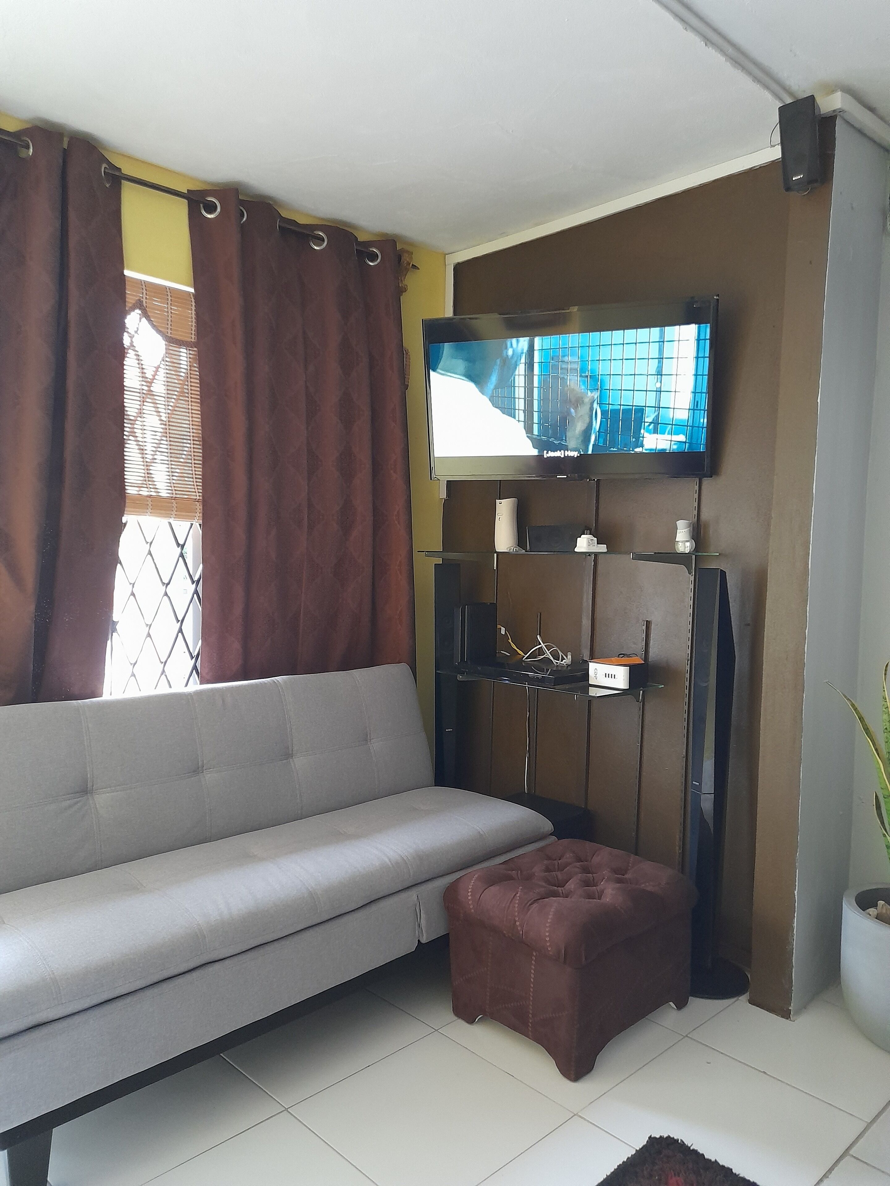 Zipcode HideawayGuesthouse Portmore Finest in the heart of the city