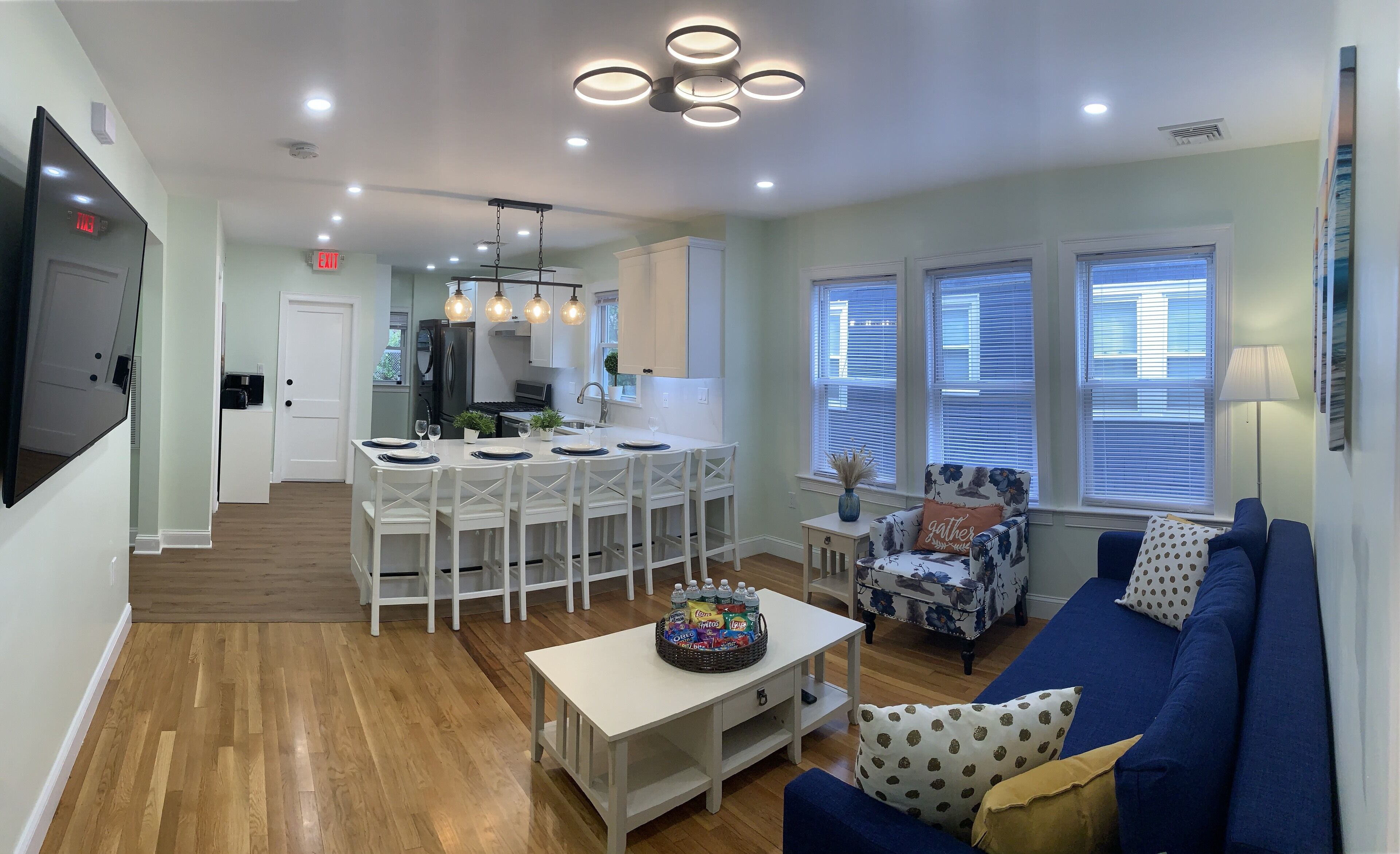 BRAND NEW 3bds, 2bths in a small & friendly neighborhood.
Mins away from Boston.