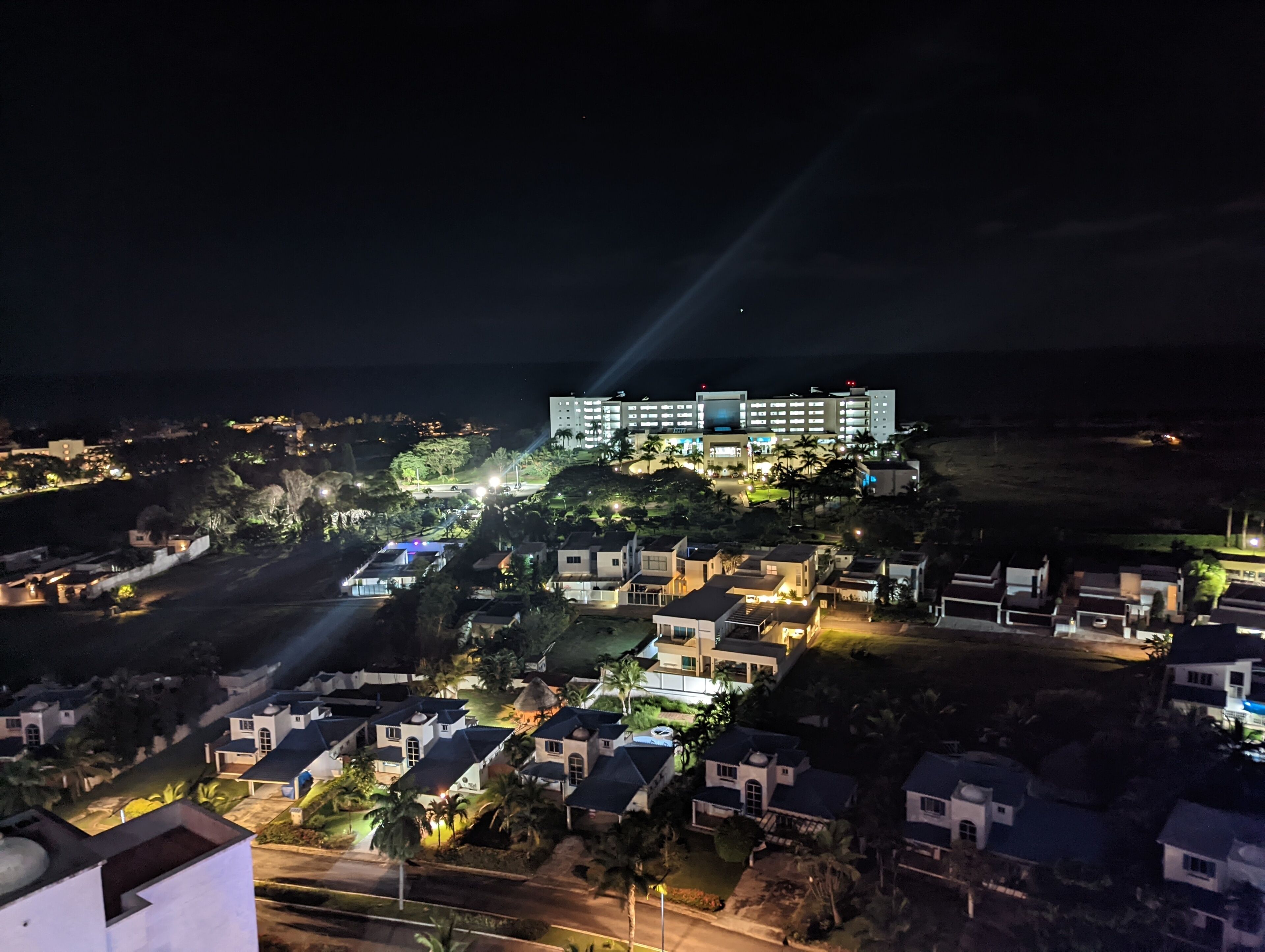 LUXURY 3 BED 3 BATH PENTHOUSE SUITE-WITH GOLF CART