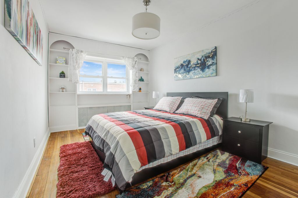 Lovely 3 bedroom Apartment with full kitchen, DR/4 beds/1.5Bathroom