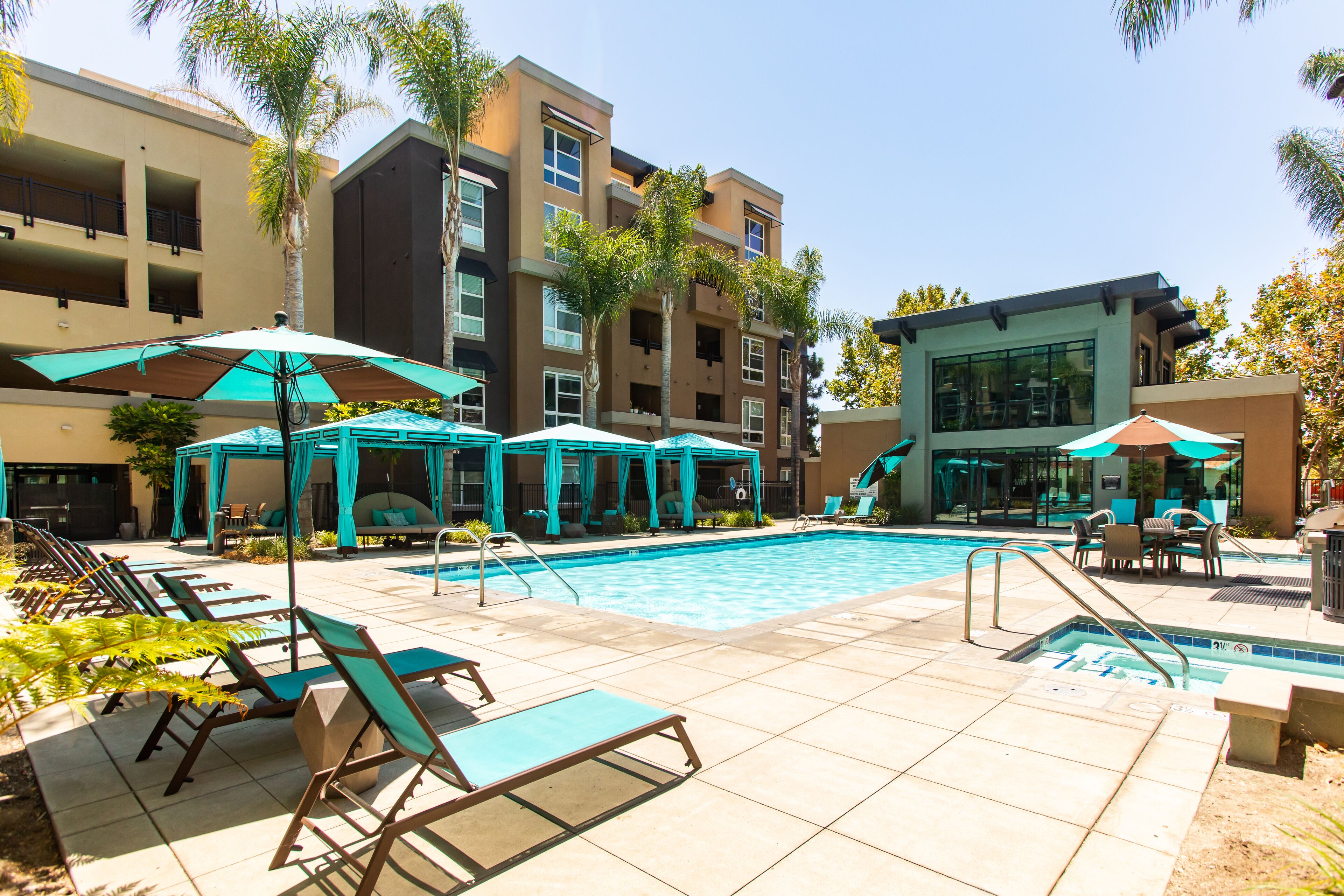 Furnished 1 Bedroom Apartment | Diamond Jamboree | Pool | Parking | W/D | WiFi