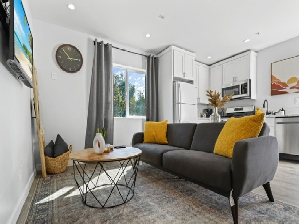 Adorable studio close to DTLA