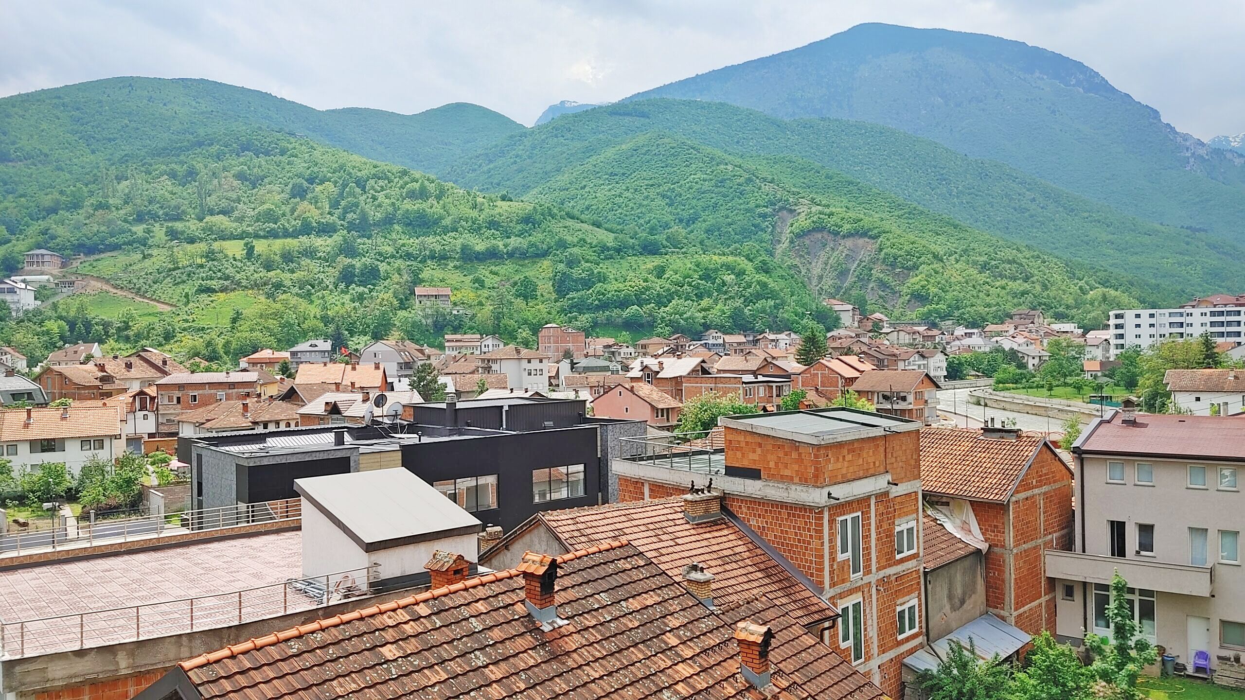 Central Private Apartment with Views