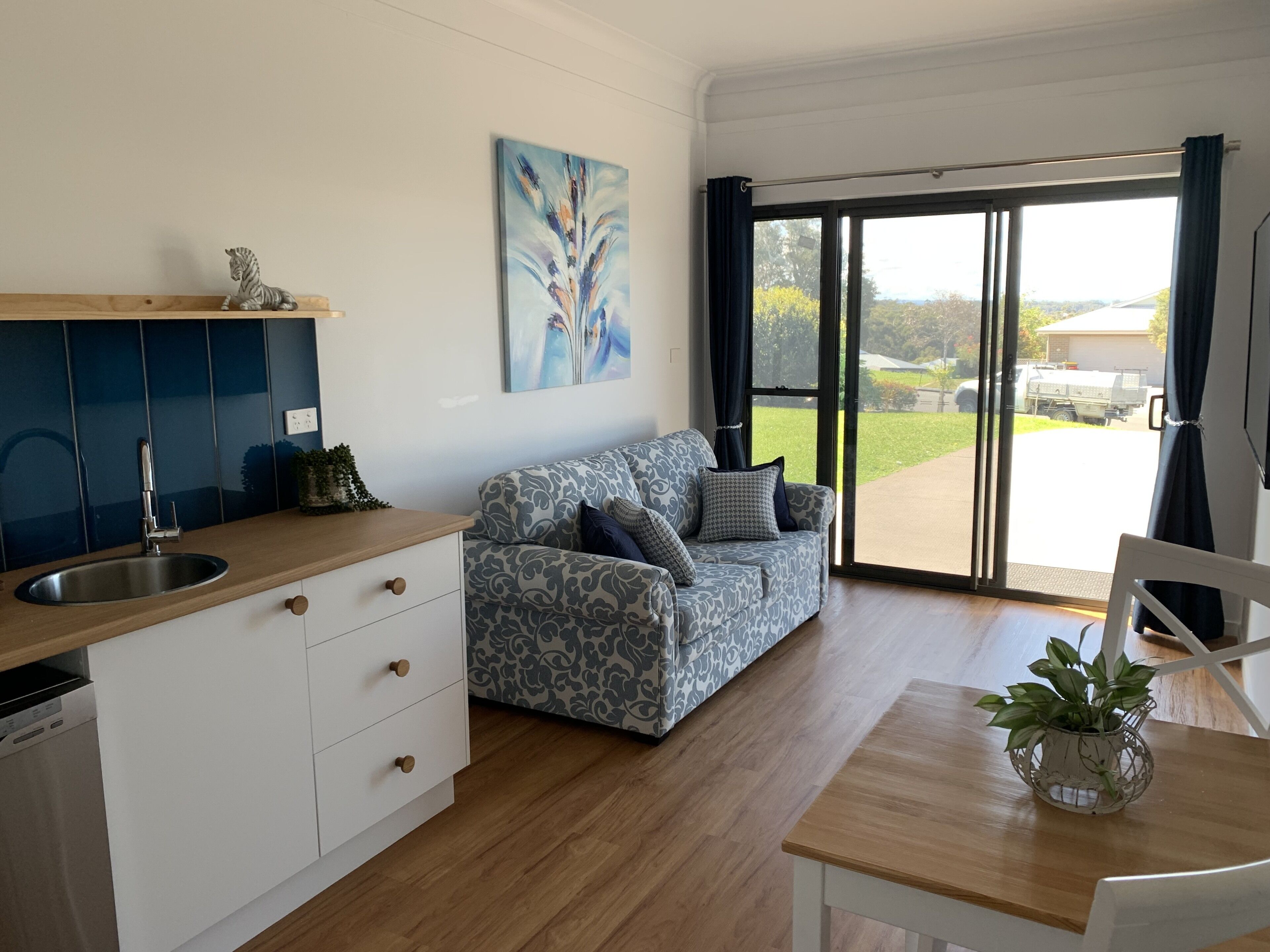 New fully self contained 1br studio 3mins drive from Mollymook beach