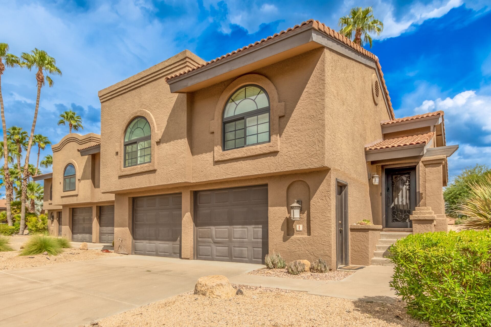 Hacienda luxury condo in desired adult community east of Phx, views