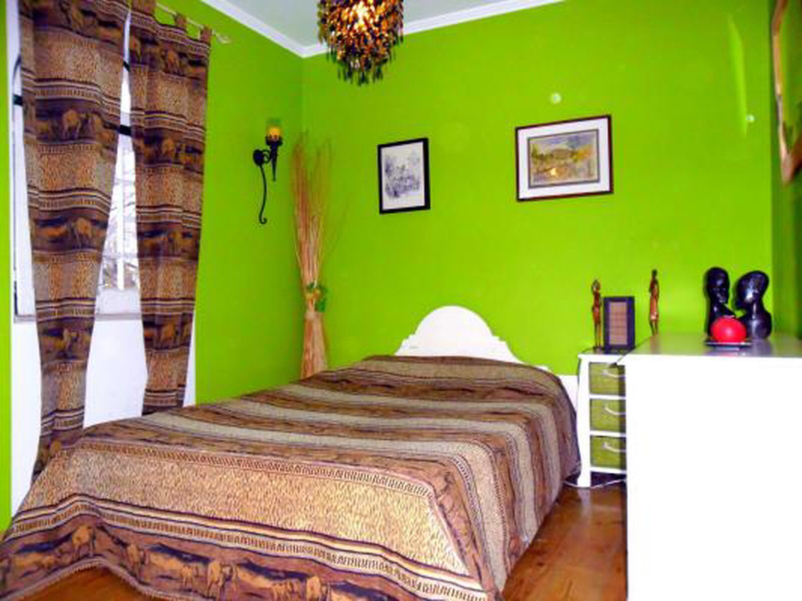 B & B Green Room Style Africain
