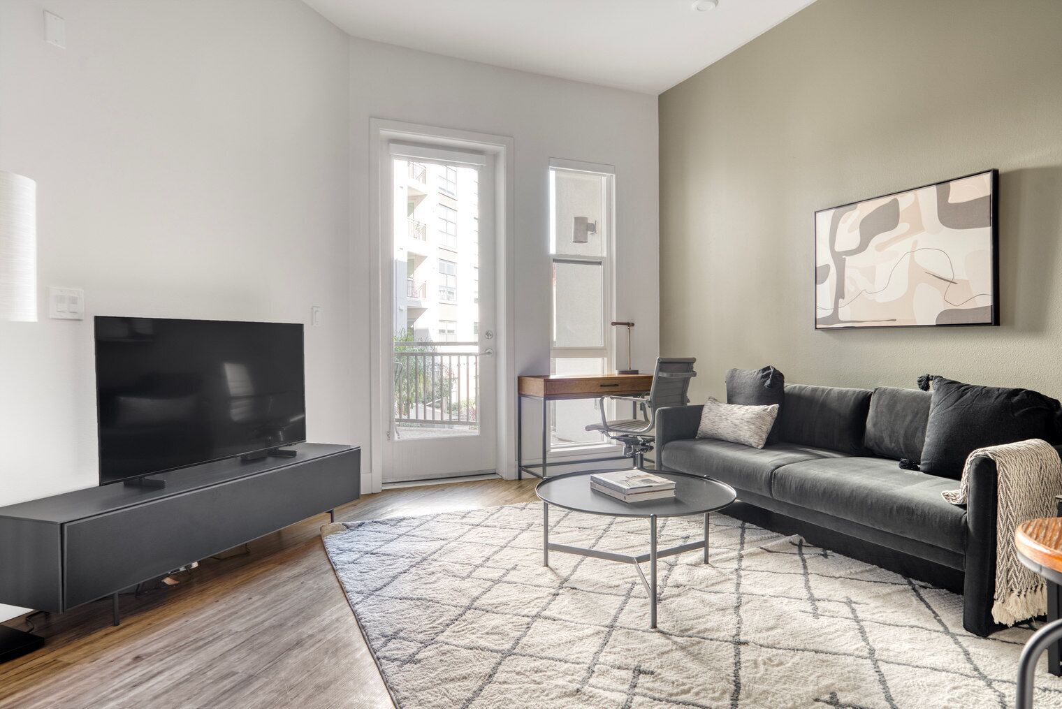 Sunny Redwood City 1BR w/ W/D, Gym & A/C, nr Caltrain, by Blueground