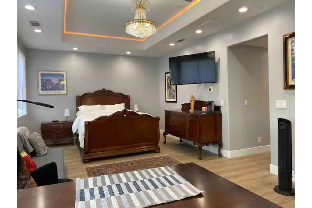 Luxury Spacious Studio in Woodside Plaza