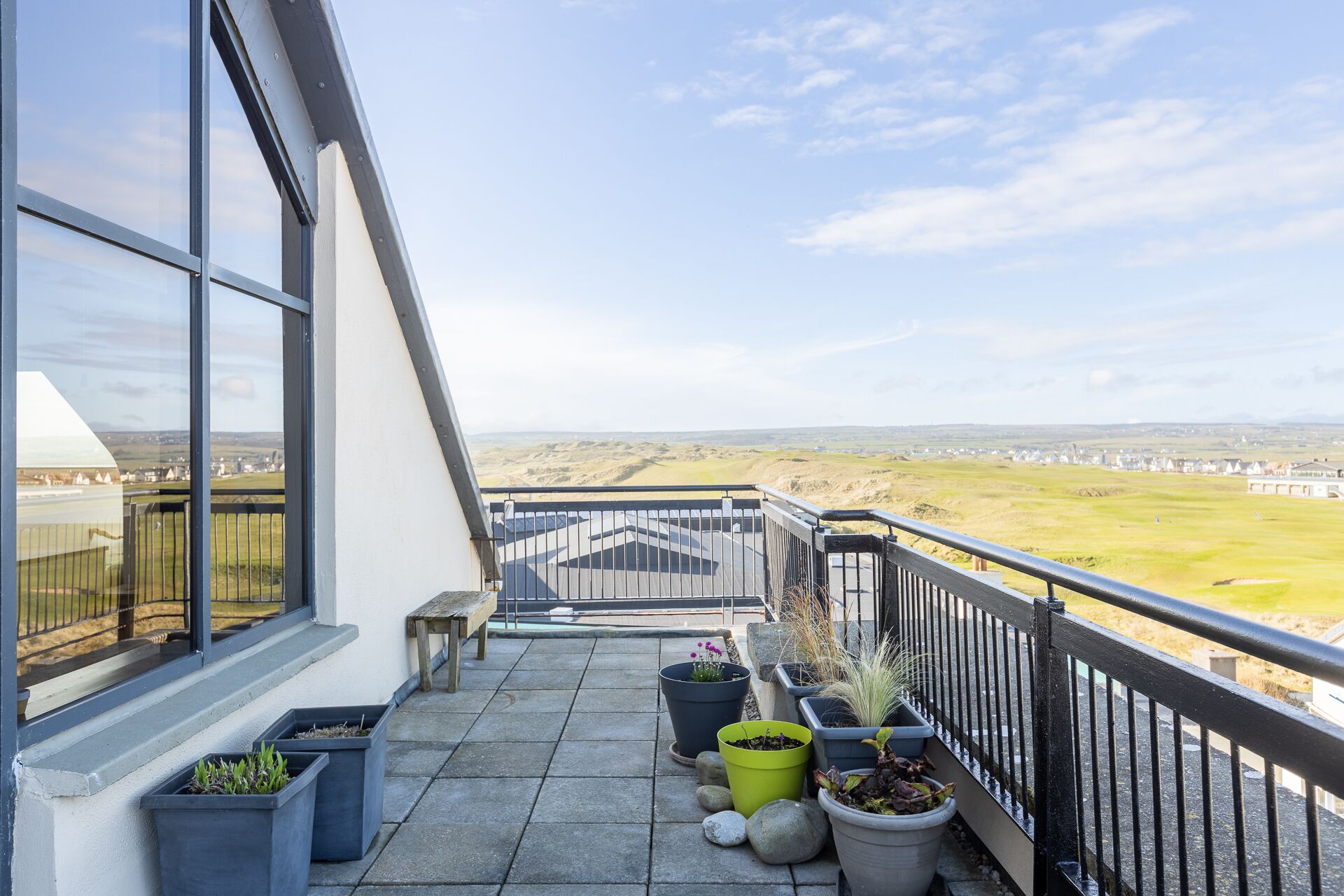 The Dell 18 - With golf course and sea views!