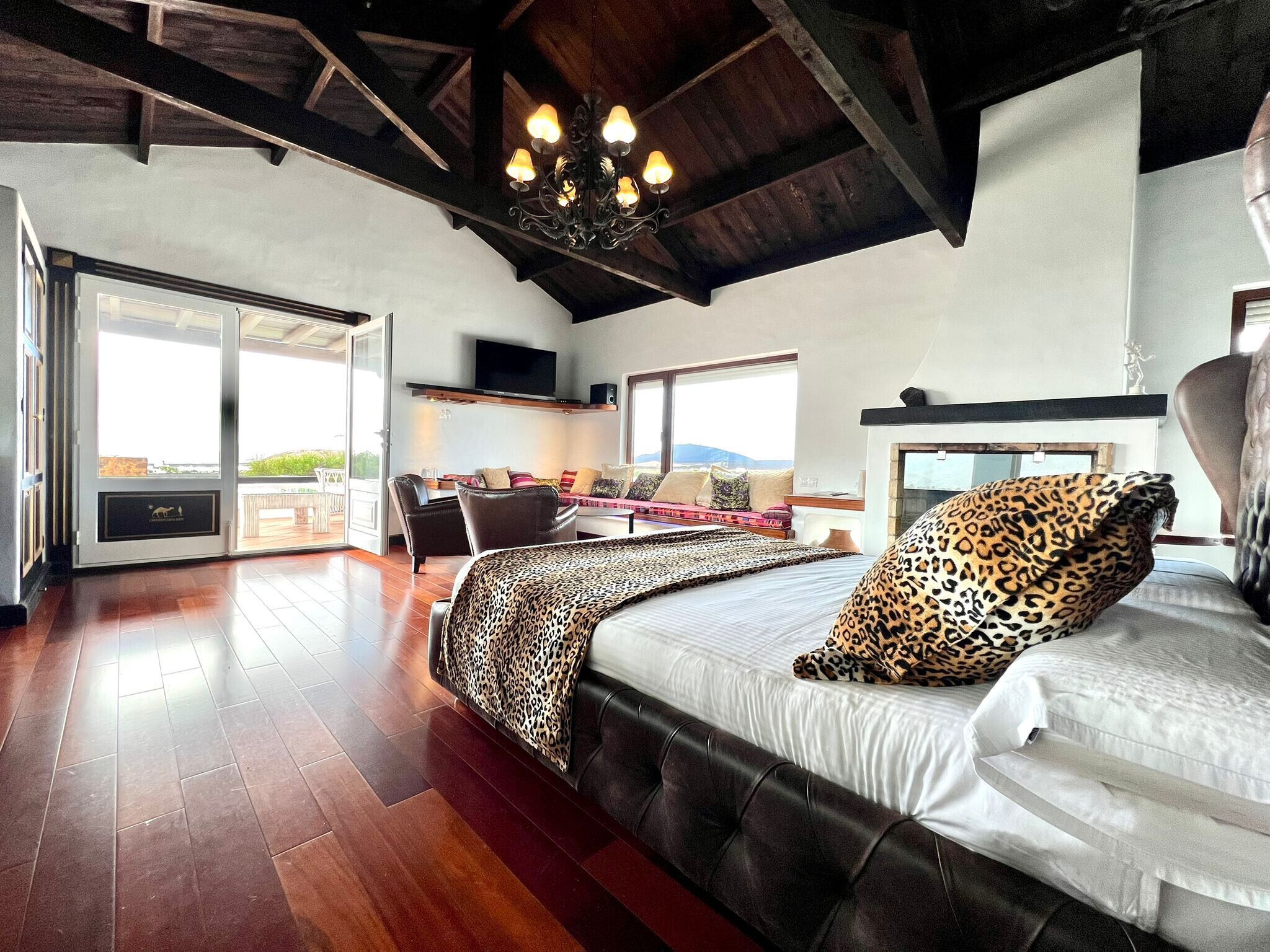 Suite/BB only adults,FreeWifi,pool, ocean view