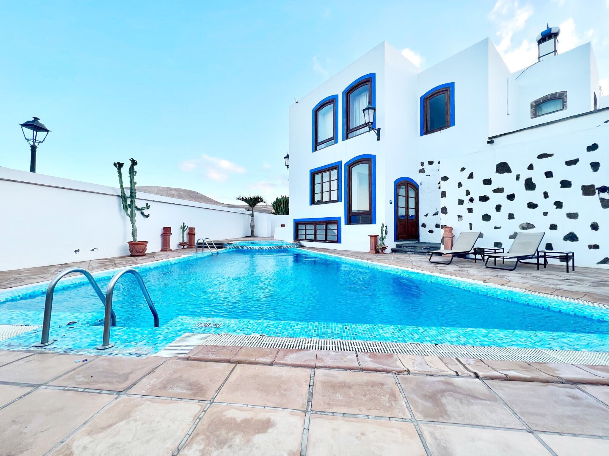 Suite Family /BB,FreeWifi,pool and jacuzzi