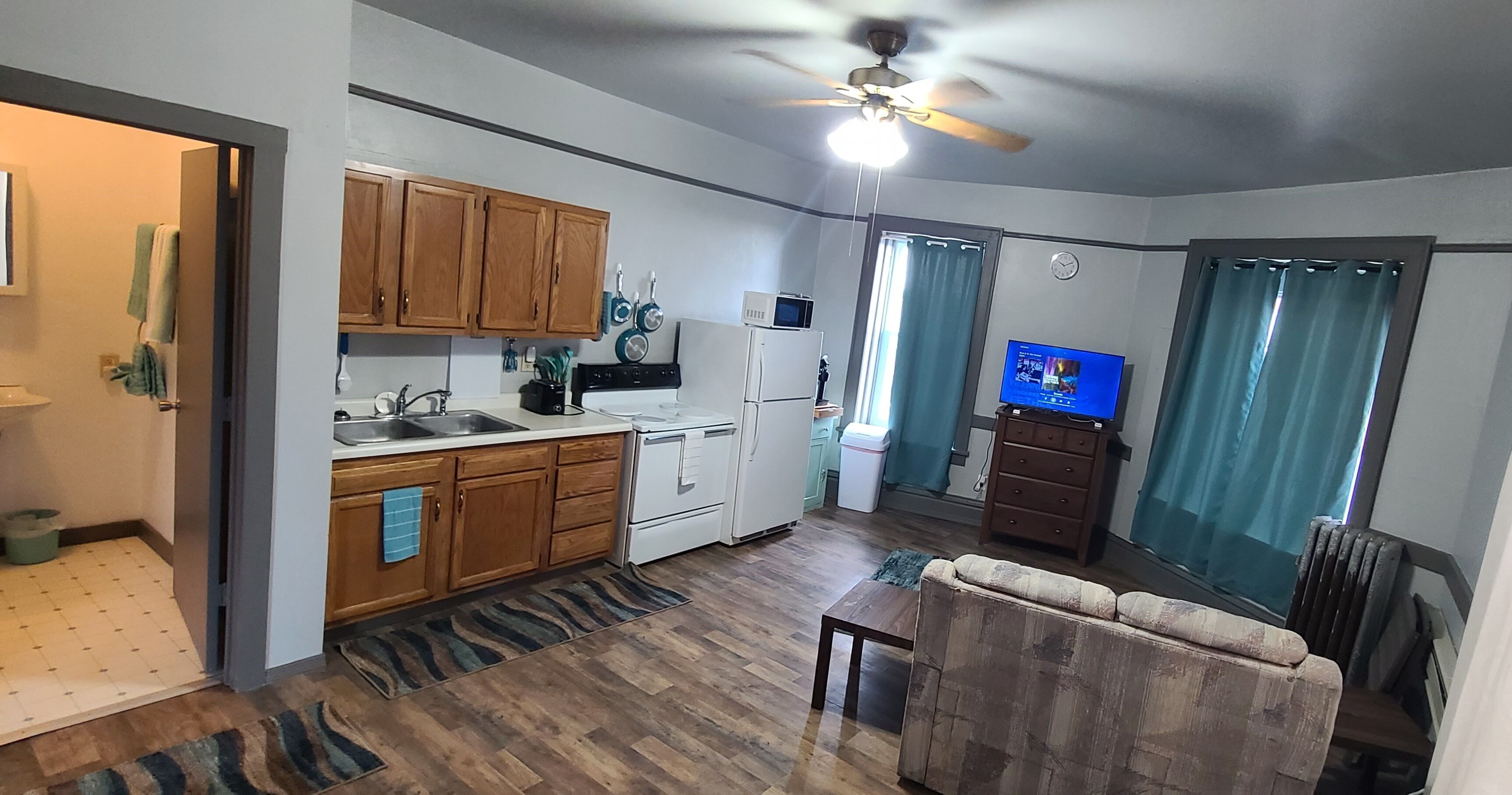 Affordable 1 Bedroom Near MTU, Houghton, & Hancock - Book Now!