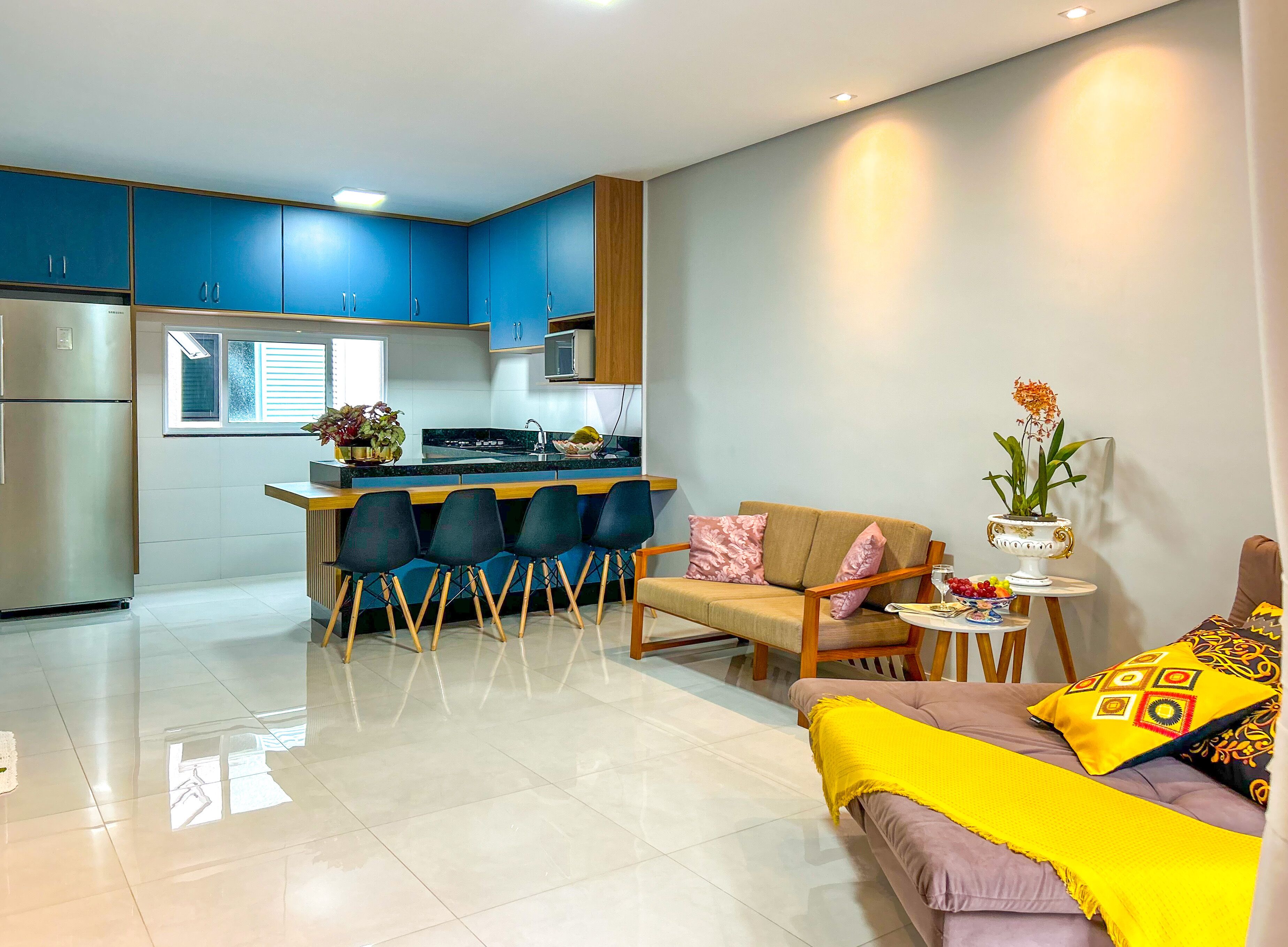 BEAUTIFUL FULL DUPLEX APARTMENT, WITH GOURMET AREA + HOME OFFICE