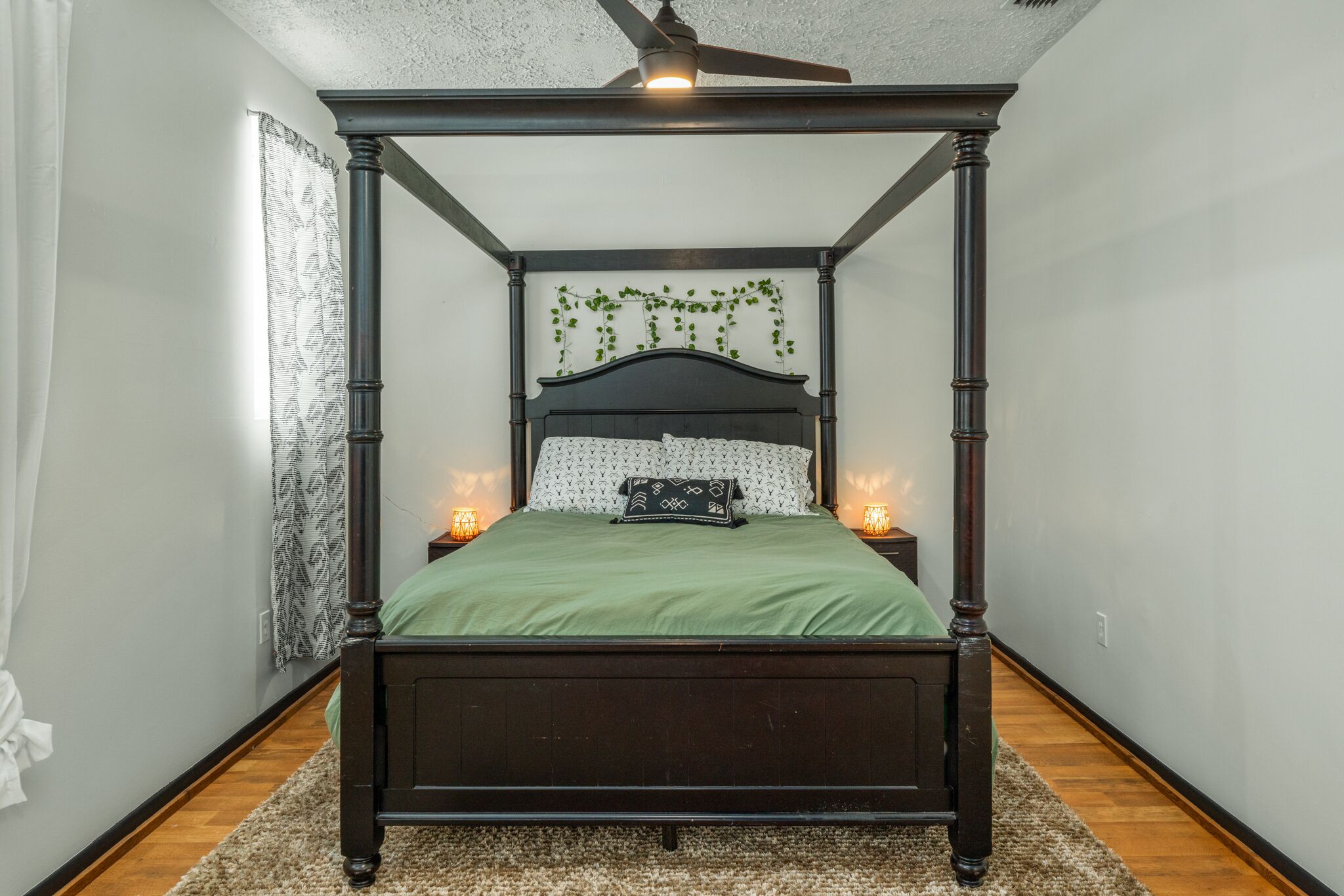 Overlooking Sebring Circle-Private Downtown apartment