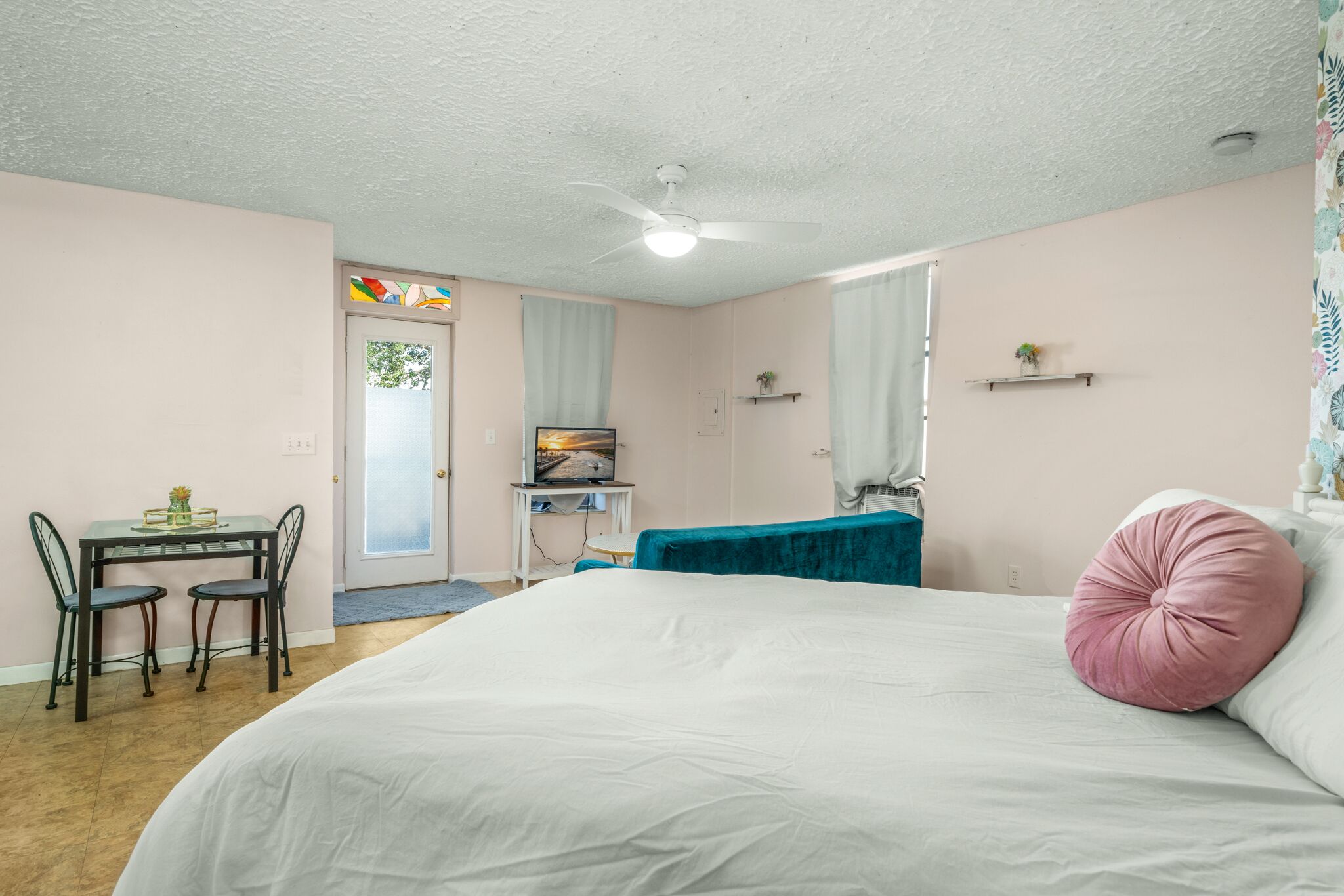 Colorful downtown studio w/ private balcony