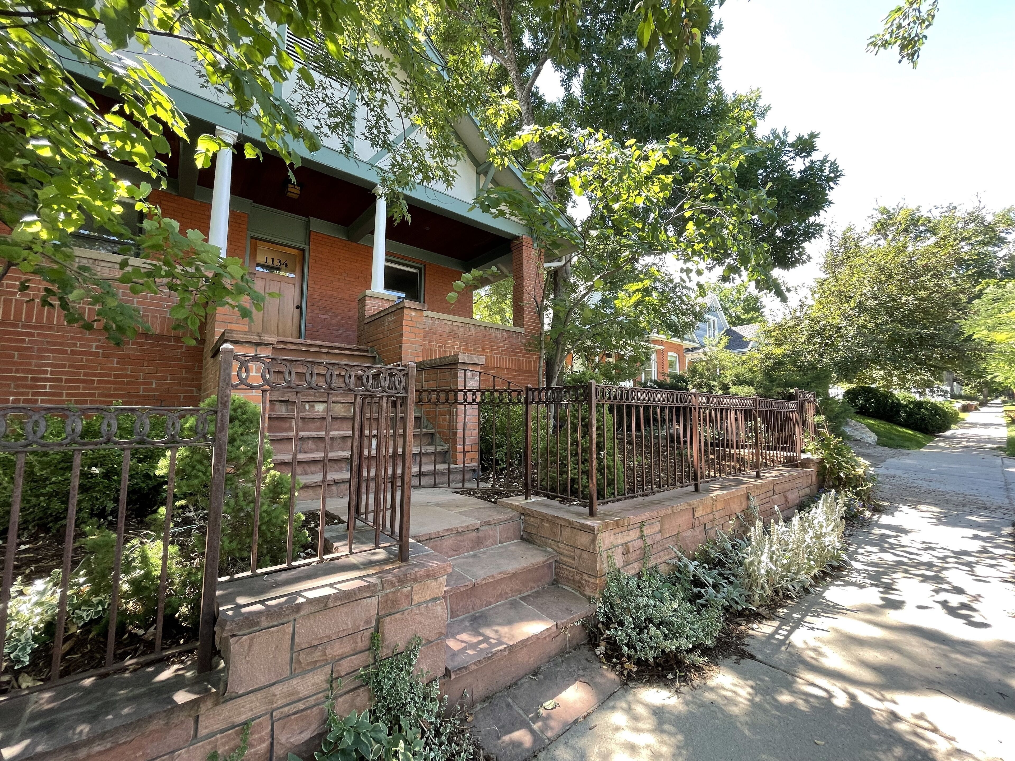 PROMO 10% MONTHLY DISCOUNT
  4 Bedroom + 2 Office Downtown Boulder!