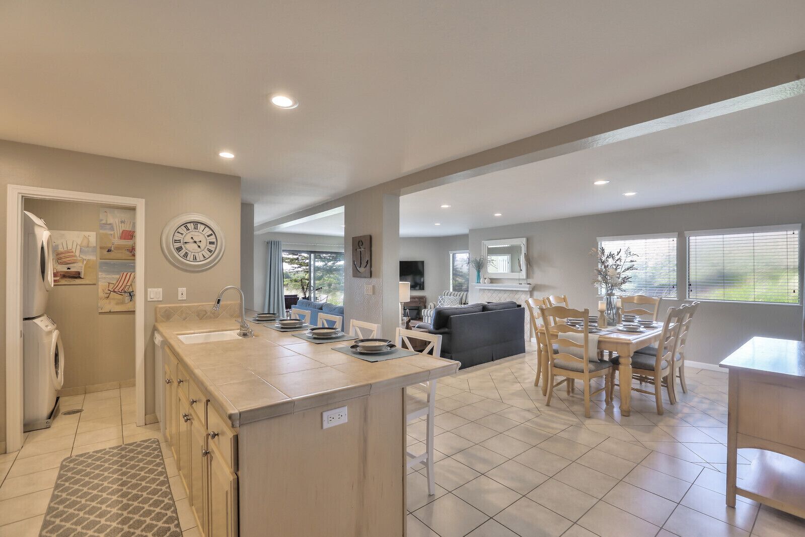 Beach Condo, 3 Bedrooms/2 Bath, Sleeps 9 Private Corner Patio Views of Dunes