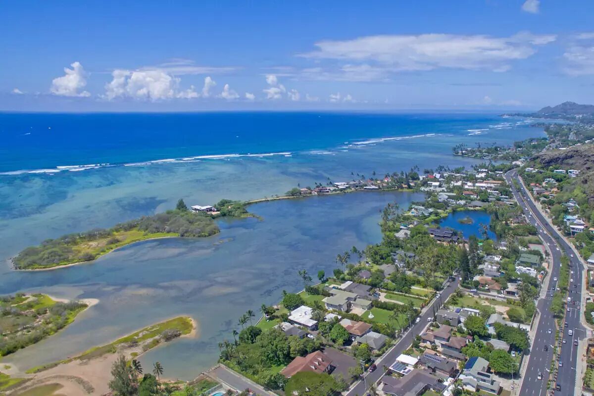 Kuliouou Cottage - Pet Friendly - 5 min from the beach!