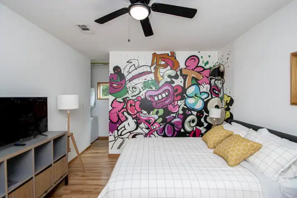 Art at the park Apt #2, 1bedroom in modern bldg.