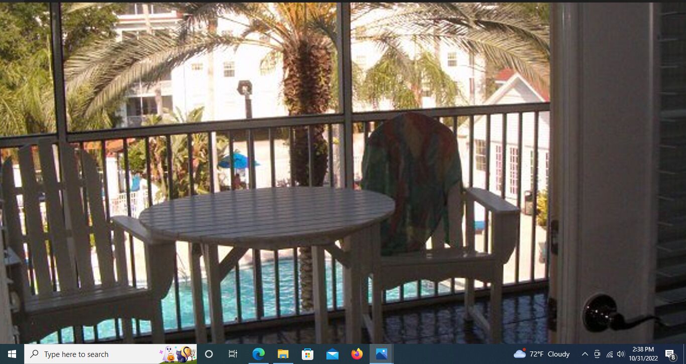 Beautiful 3 BR 3 Bath, 1500 sq condo near most of the parks in Orlando