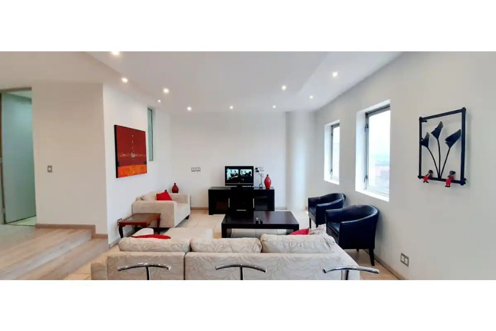 13th Floor| Cozy, Serene& Luxury Condo in Newtown!!