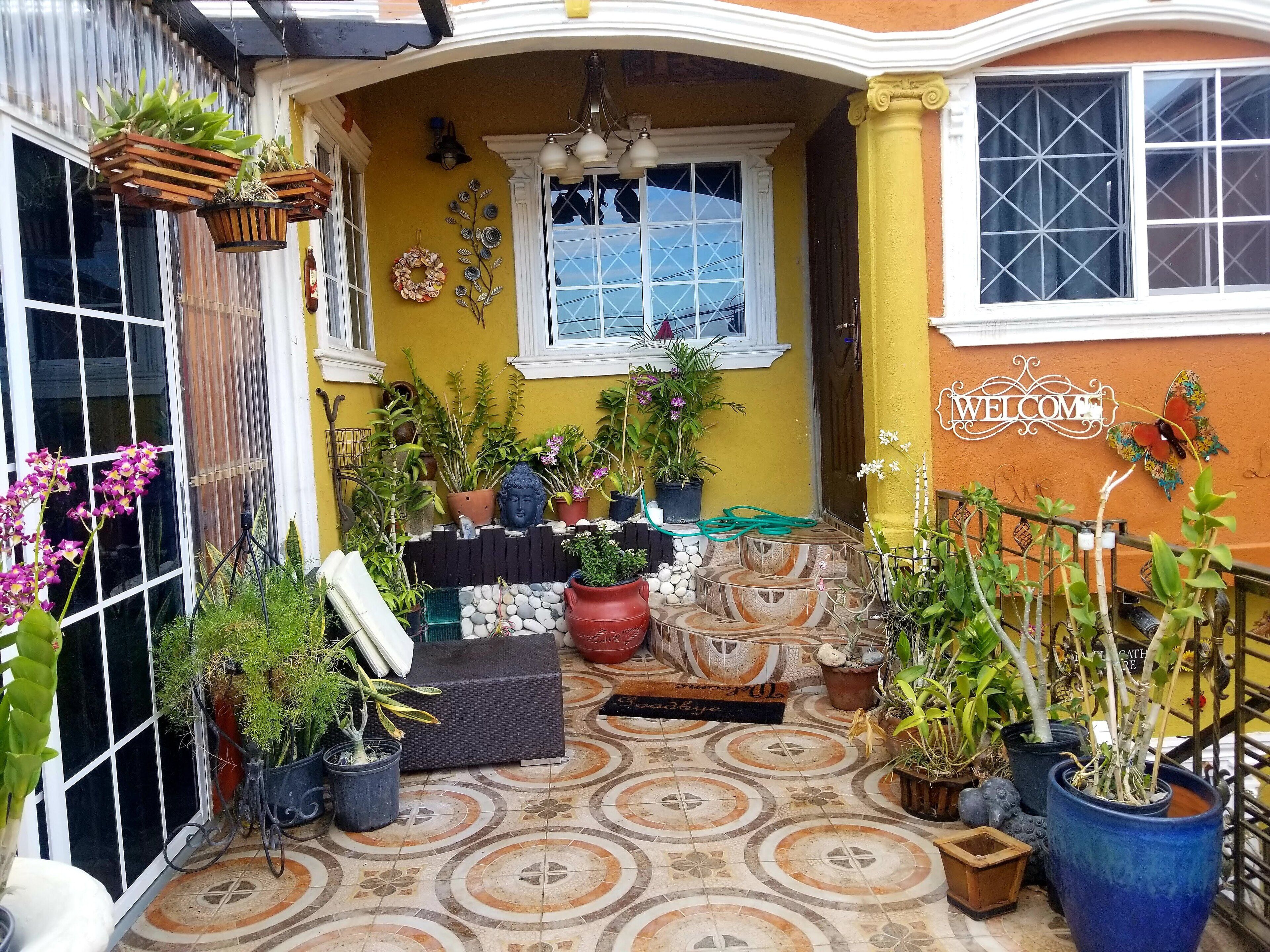 Comfortable modern one bedroom, 2 mins away from shopping malls.