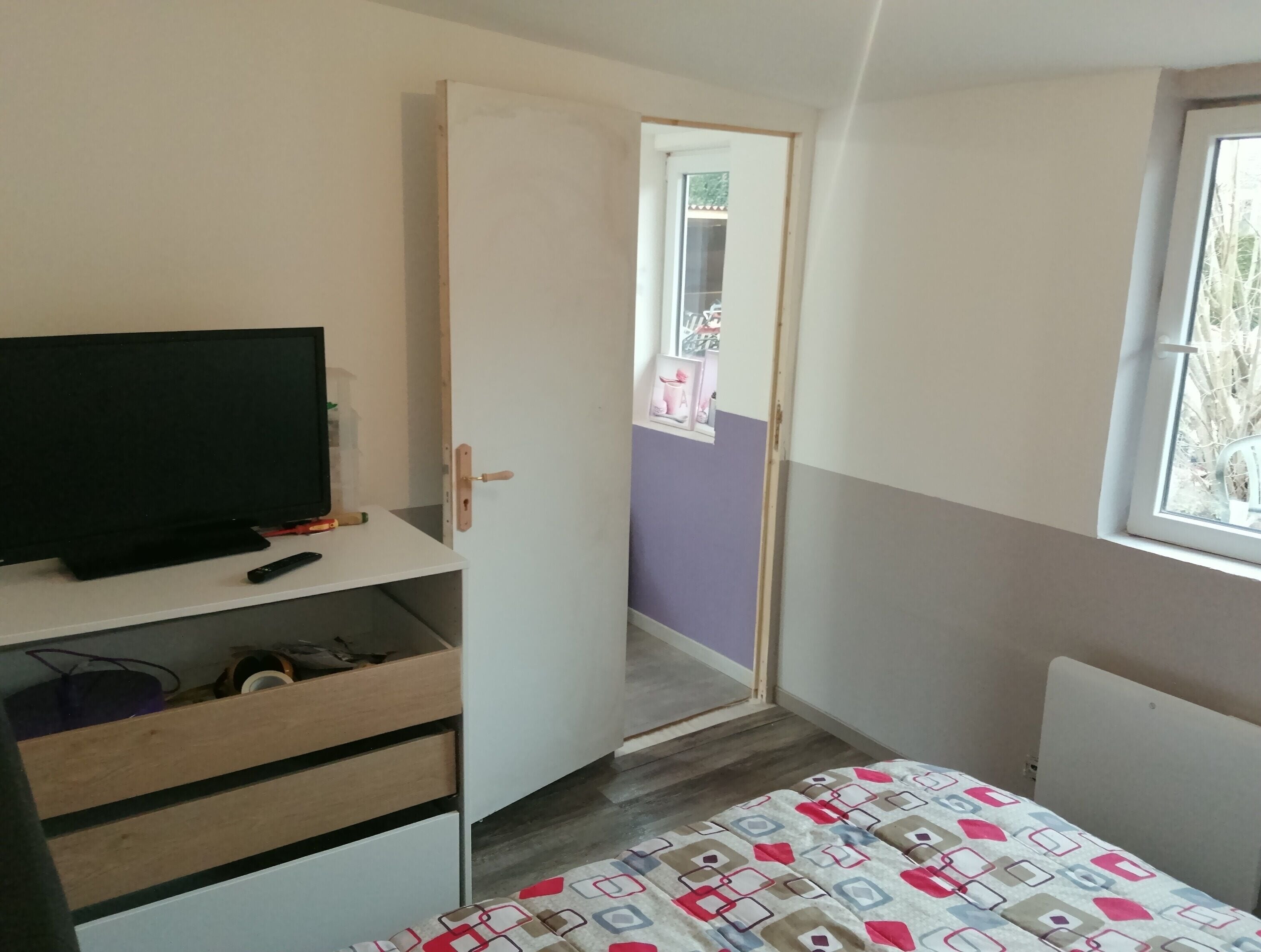 5 minutes from Chambly, small house at the bottom of the garden